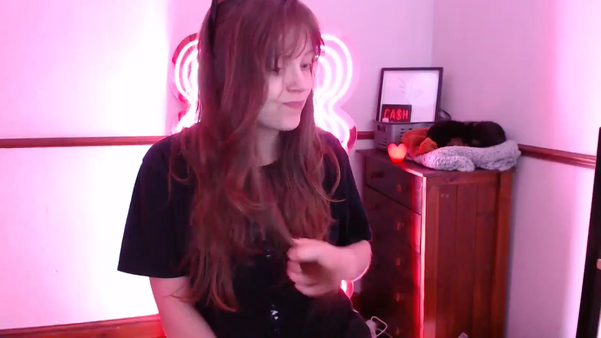 Gallery image thumbnail from KittyCash3w's myfreecams stream on, 05/03/2024, 21:55 image 6 of 20