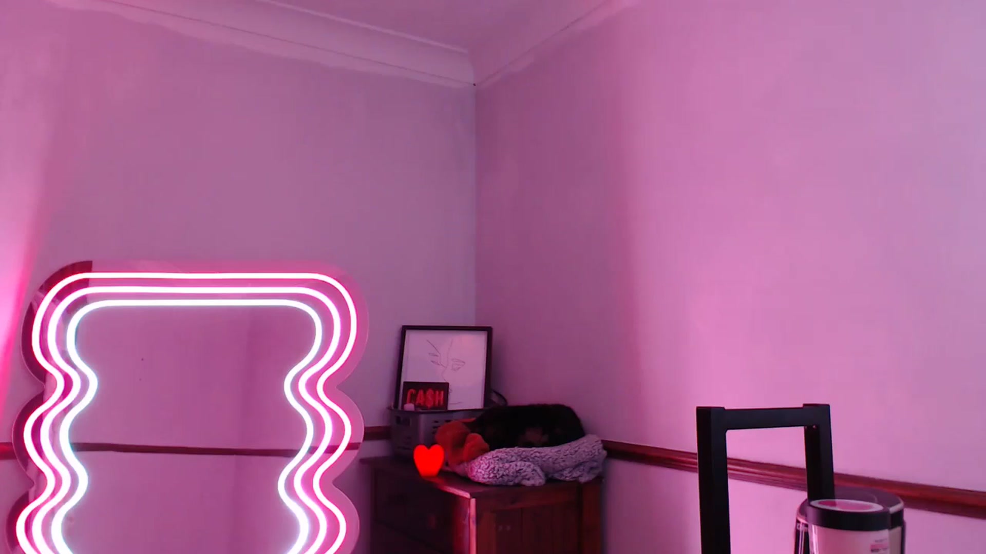 Gallery image thumbnail from KittyCash3w's myfreecams stream on, 05/03/2024, 21:55 image 3 of 20