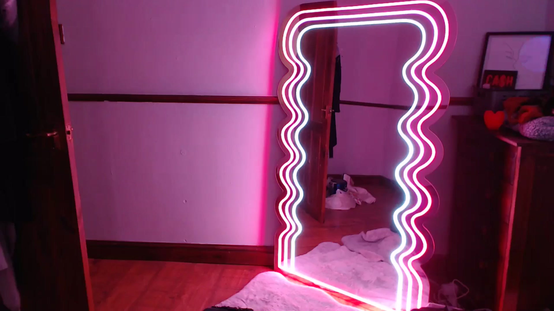Gallery image thumbnail from KittyCash3w's myfreecams stream on, 05/03/2024, 21:55 image 14 of 20