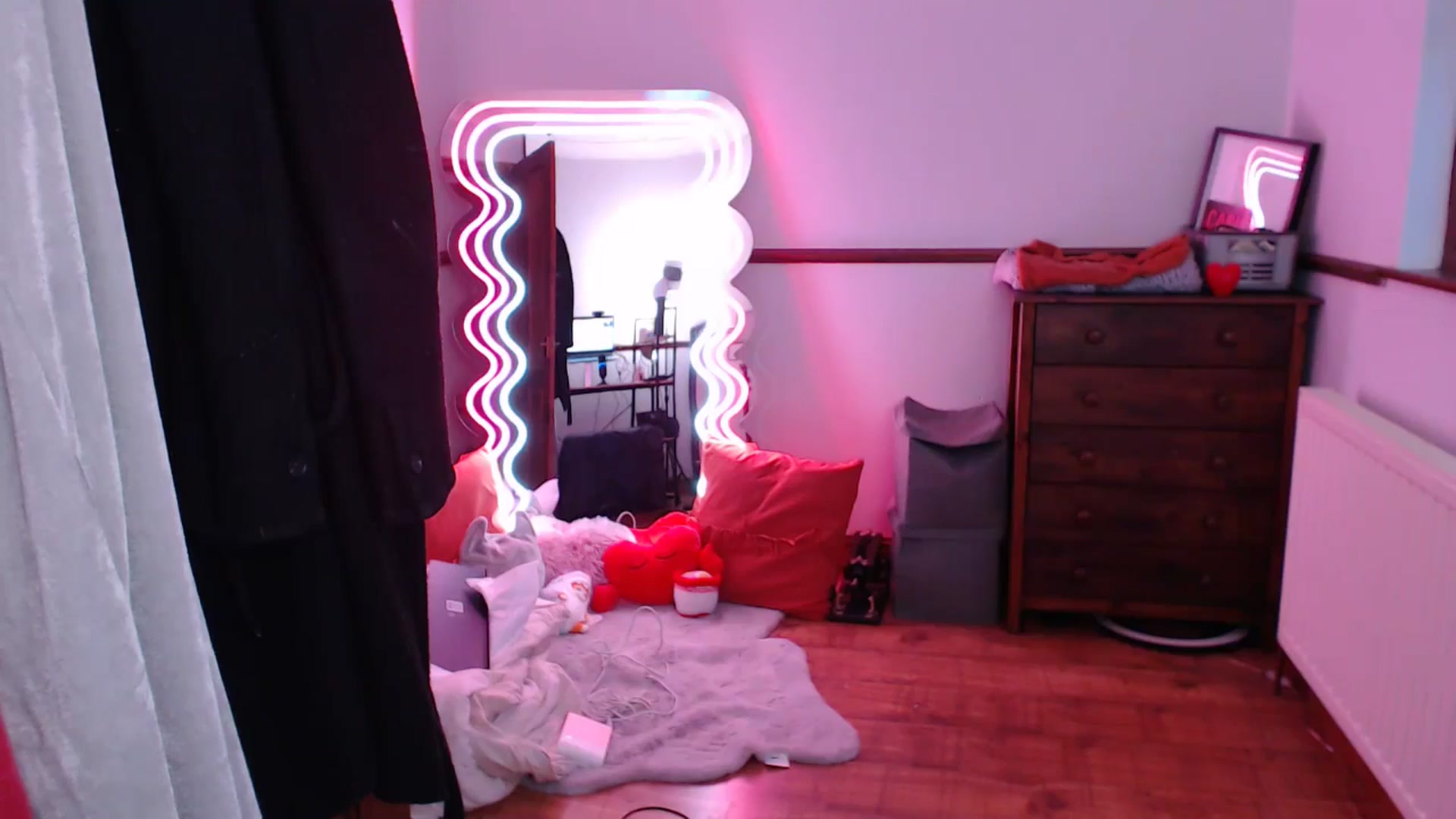 Gallery image thumbnail from KittyCash3w's myfreecams stream on, 05/07/2024, 19:39 image 19 of 20