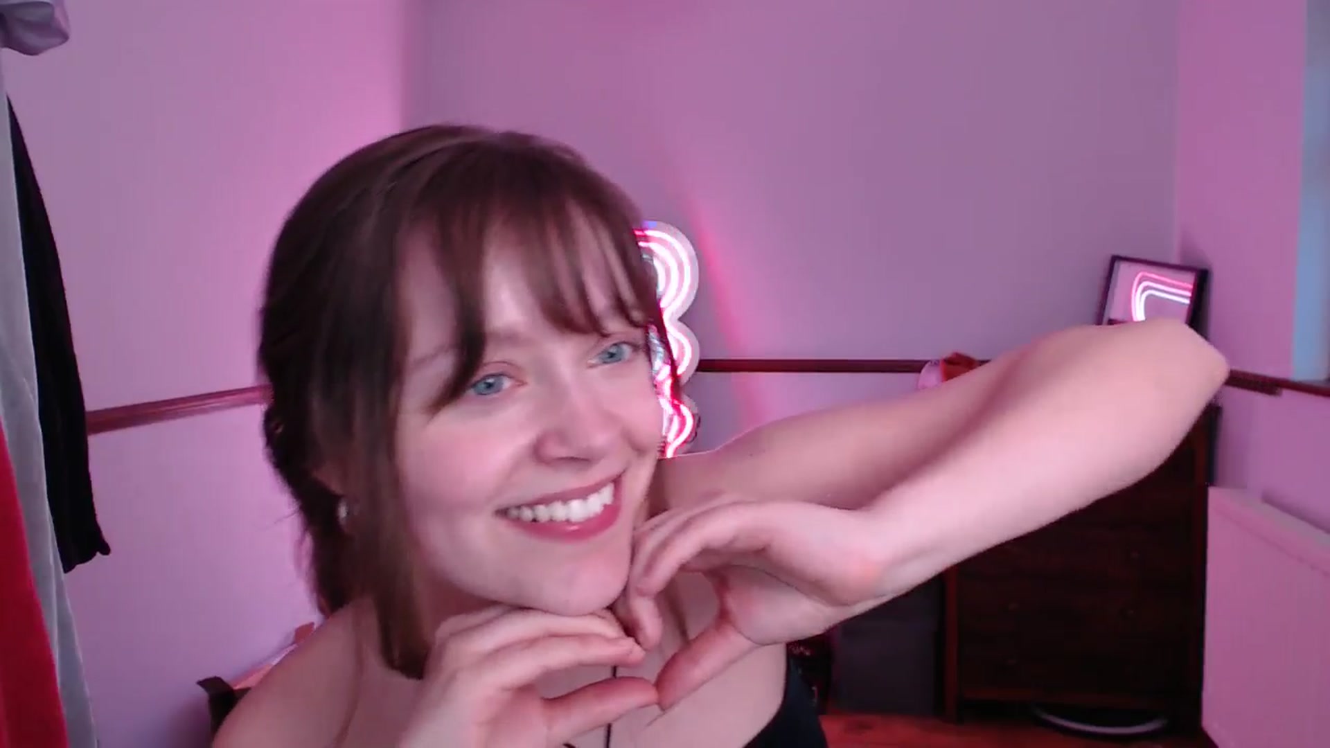 Gallery image thumbnail from KittyCash3w's myfreecams stream on, 05/07/2024, 19:39 image 6 of 20