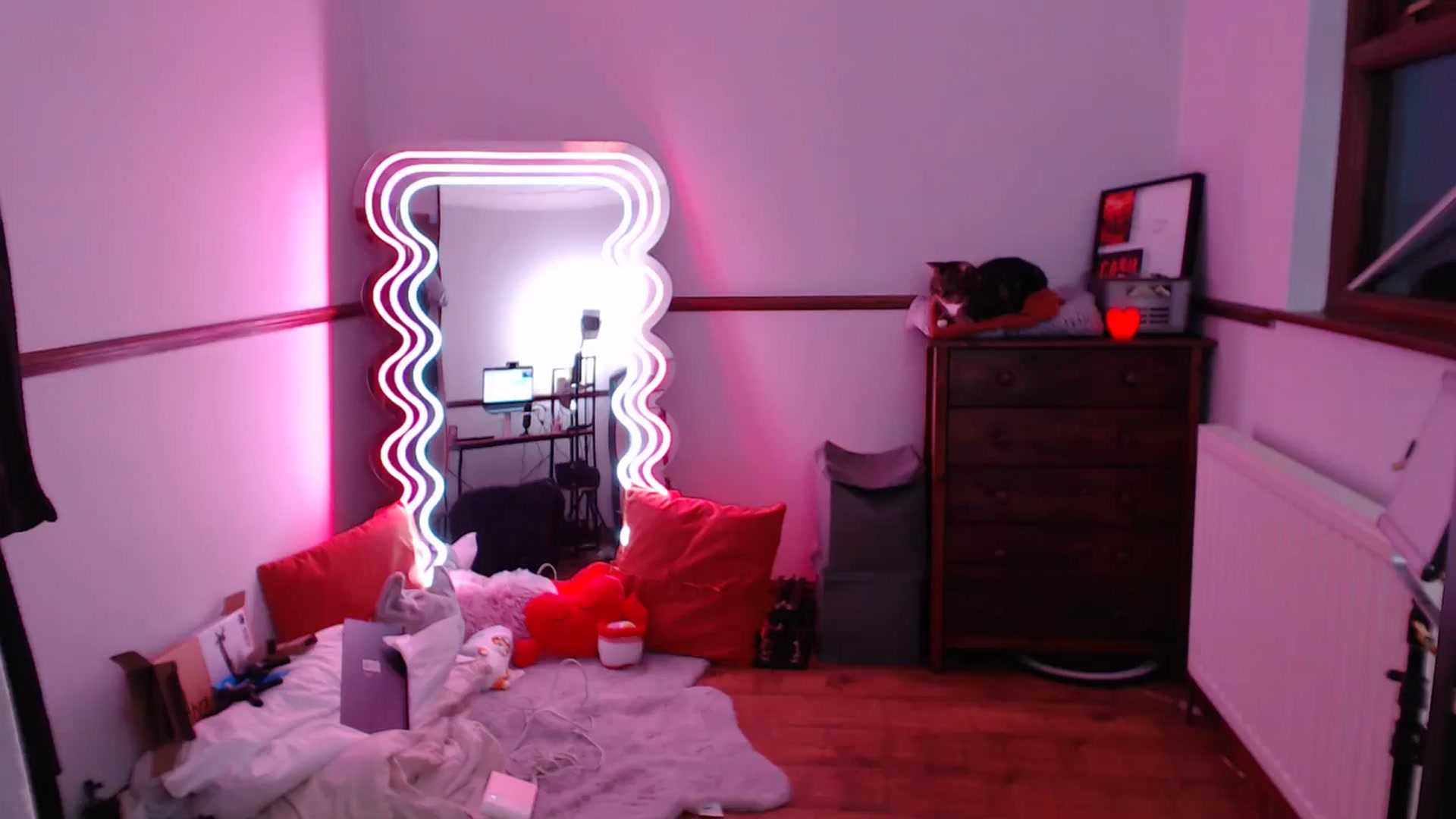 Gallery image thumbnail from KittyCash3w's myfreecams stream on, 05/07/2024, 20:33 image 10 of 20