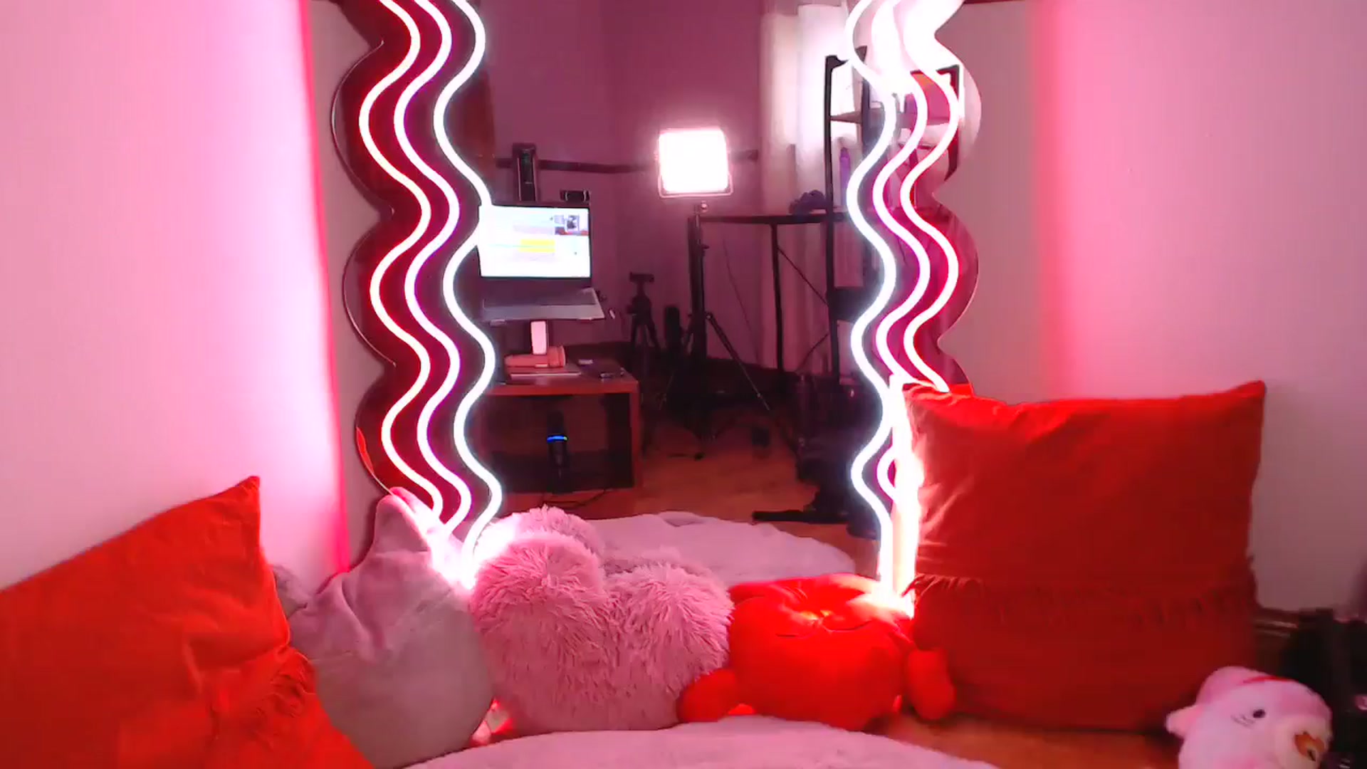 Gallery image thumbnail from KittyCash3w's myfreecams stream on, 05/15/2024, 14:31 image 20 of 20