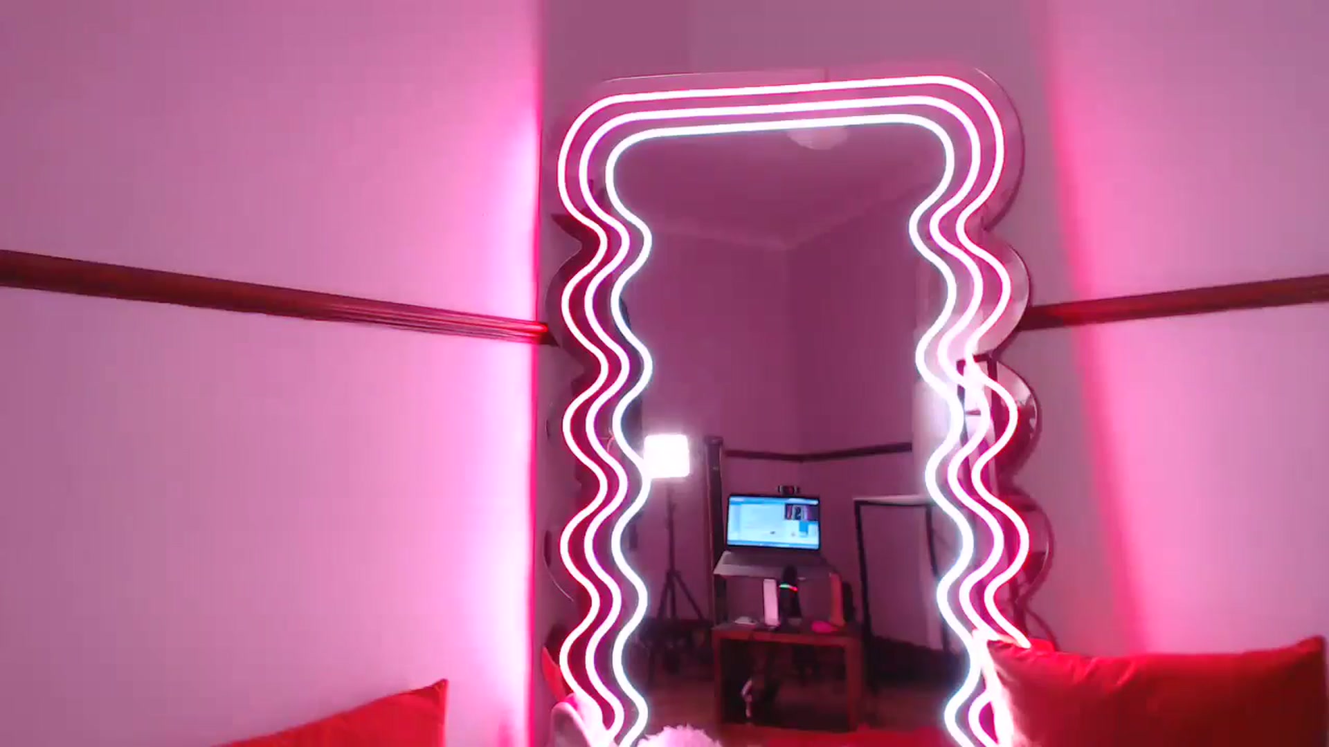 Gallery image thumbnail from KittyCash3w's myfreecams stream on, 05/15/2024, 20:44 image 6 of 20