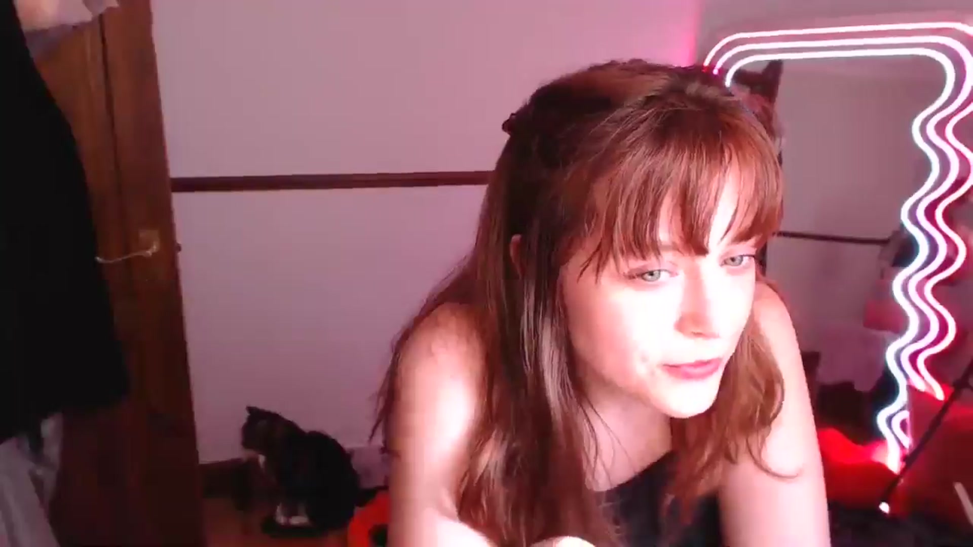 Gallery image thumbnail from KittyCash3w's myfreecams stream on, 05/19/2024, 18:09 image 19 of 20