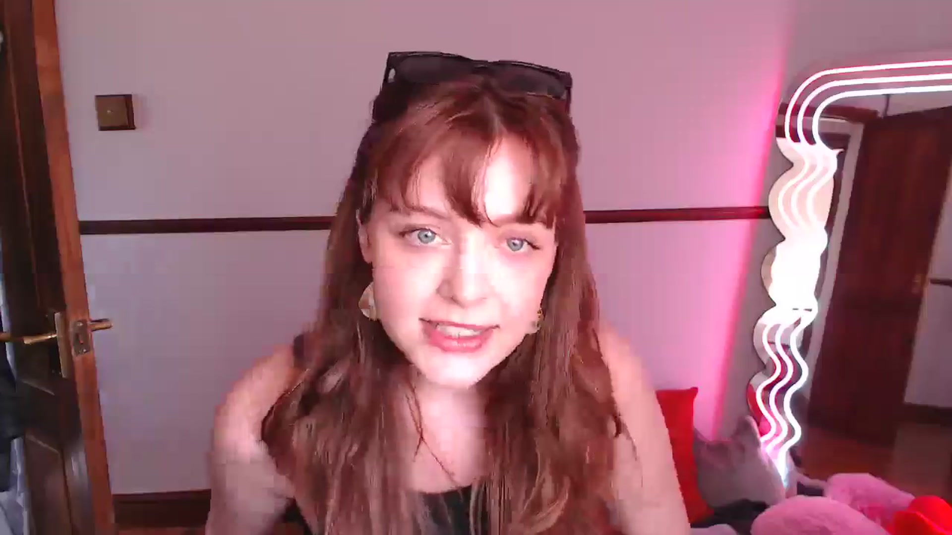 Gallery image thumbnail from KittyCash3w's myfreecams stream on, 05/19/2024, 18:09 image 2 of 20