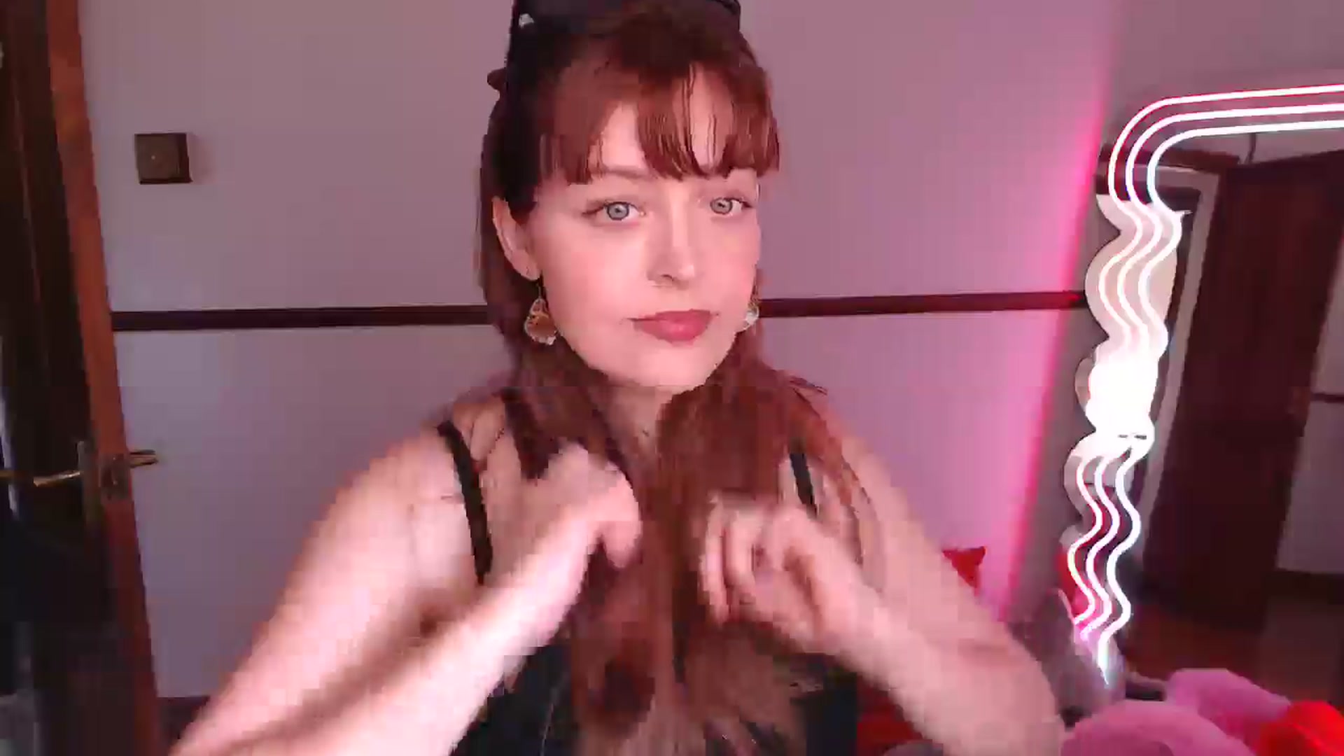 Gallery image thumbnail from KittyCash3w's myfreecams stream on, 05/19/2024, 18:09 image 3 of 20