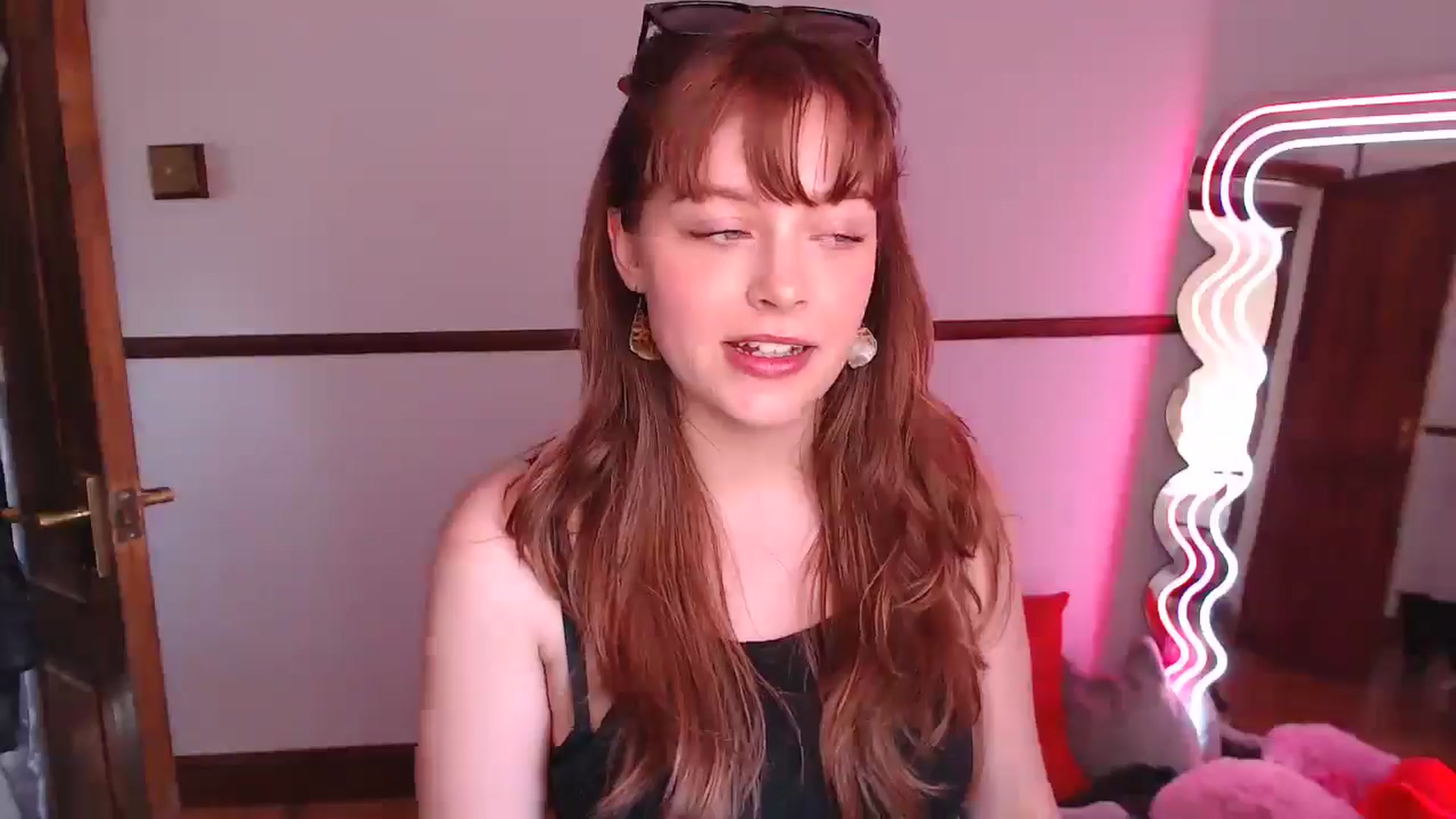 Gallery image thumbnail from KittyCash3w's myfreecams stream on, 05/19/2024, 18:09 image 5 of 20