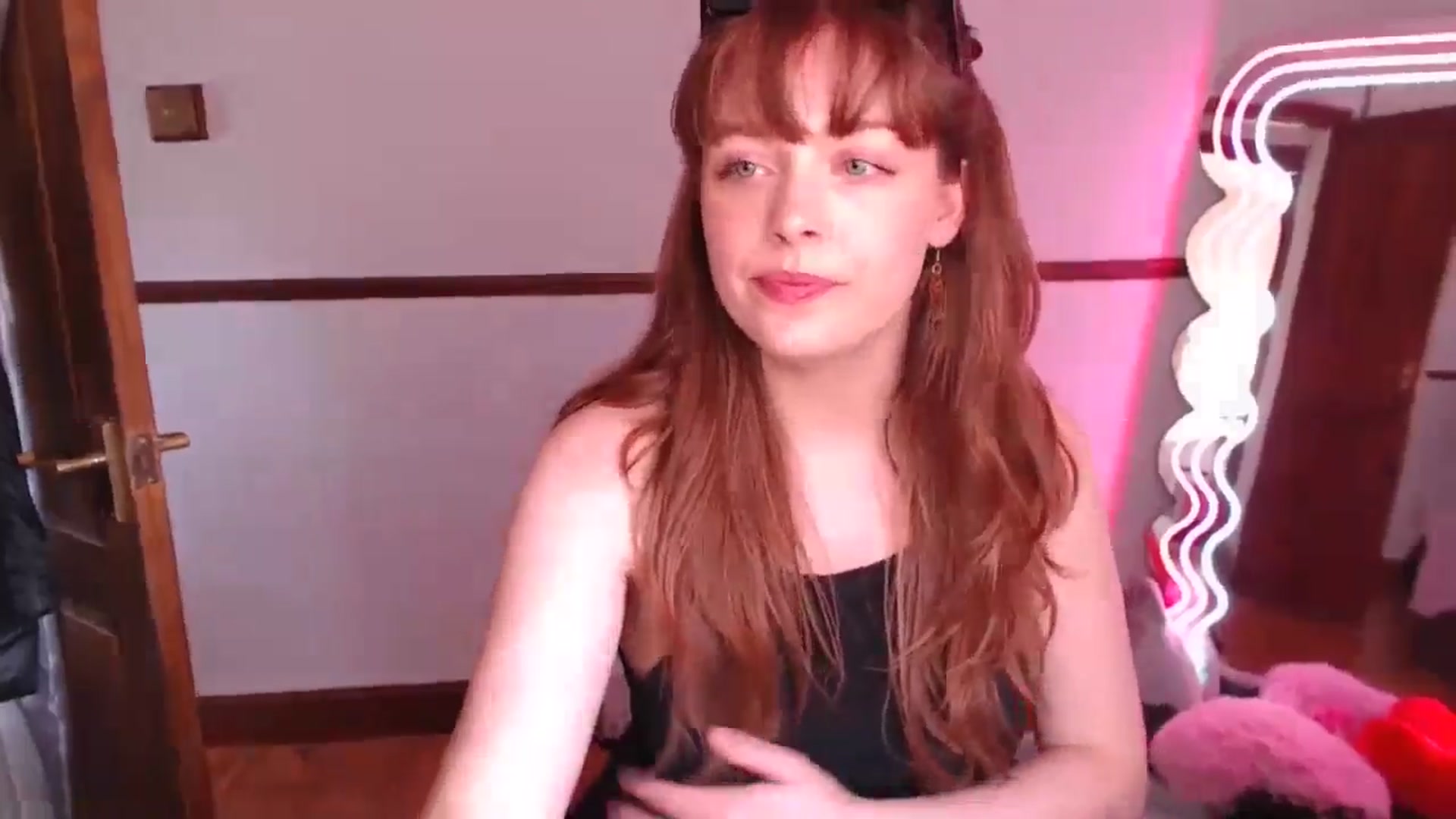 Gallery image thumbnail from KittyCash3w's myfreecams stream on, 05/19/2024, 18:09 image 11 of 20