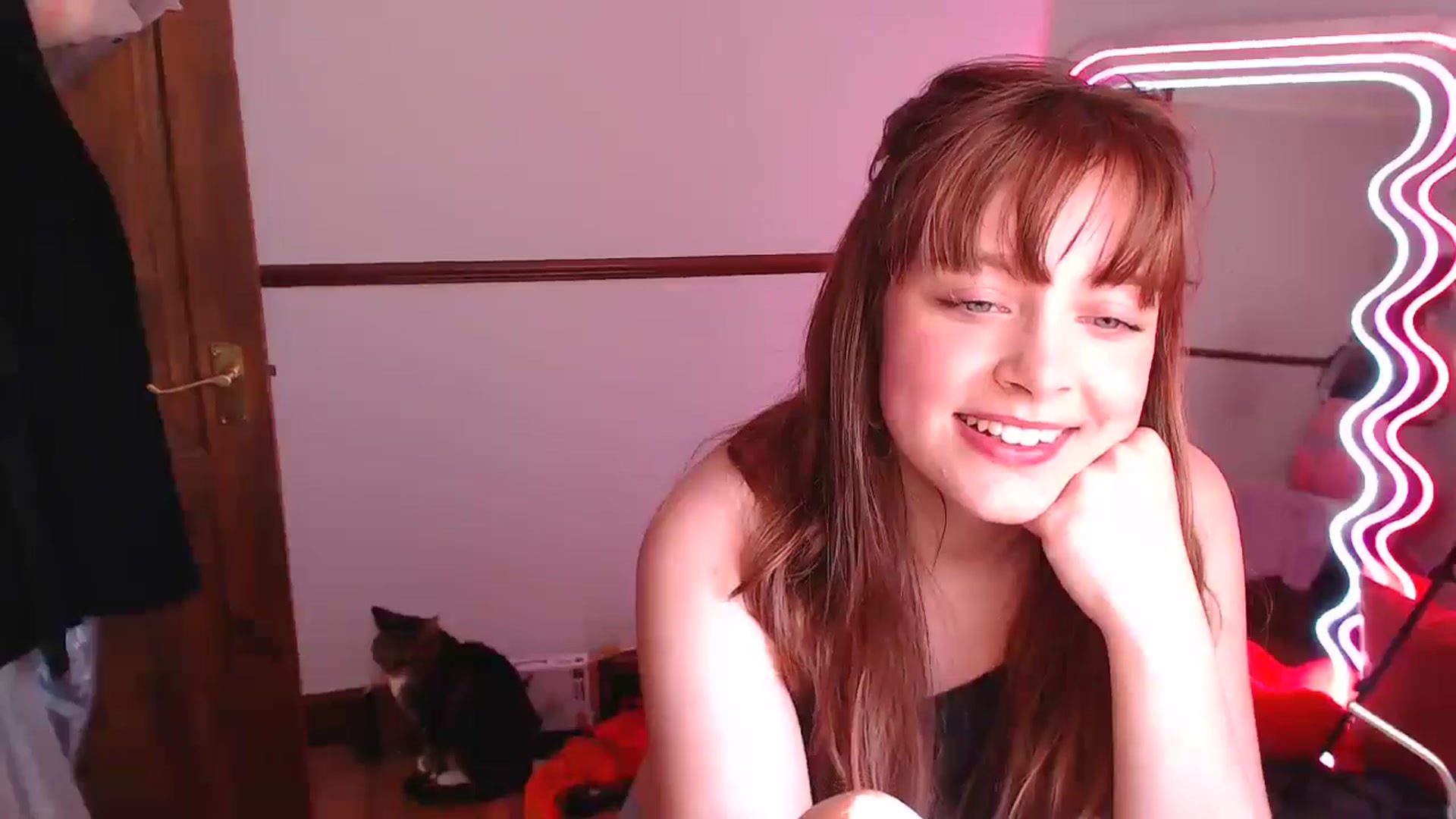 Gallery image thumbnail from KittyCash3w's myfreecams stream on, 05/19/2024, 18:09 image 17 of 20