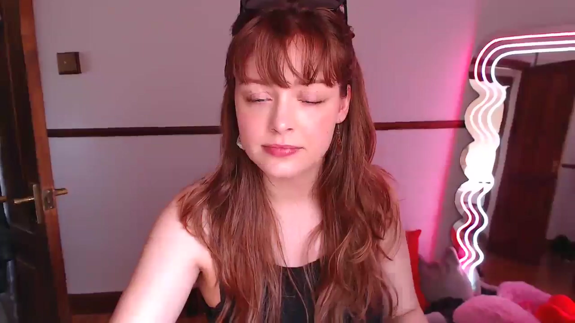 Gallery image thumbnail from KittyCash3w's myfreecams stream on, 05/19/2024, 18:09 image 9 of 20