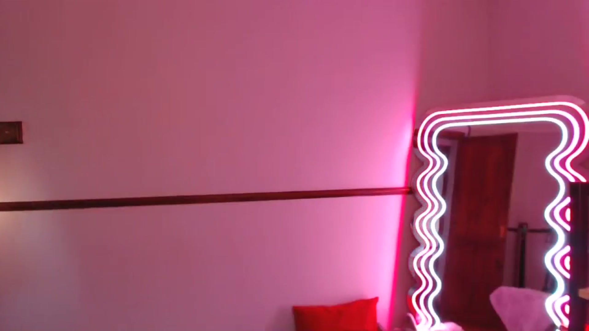 Gallery image thumbnail from KittyCash3w's myfreecams stream on, 05/19/2024, 19:36 image 14 of 20