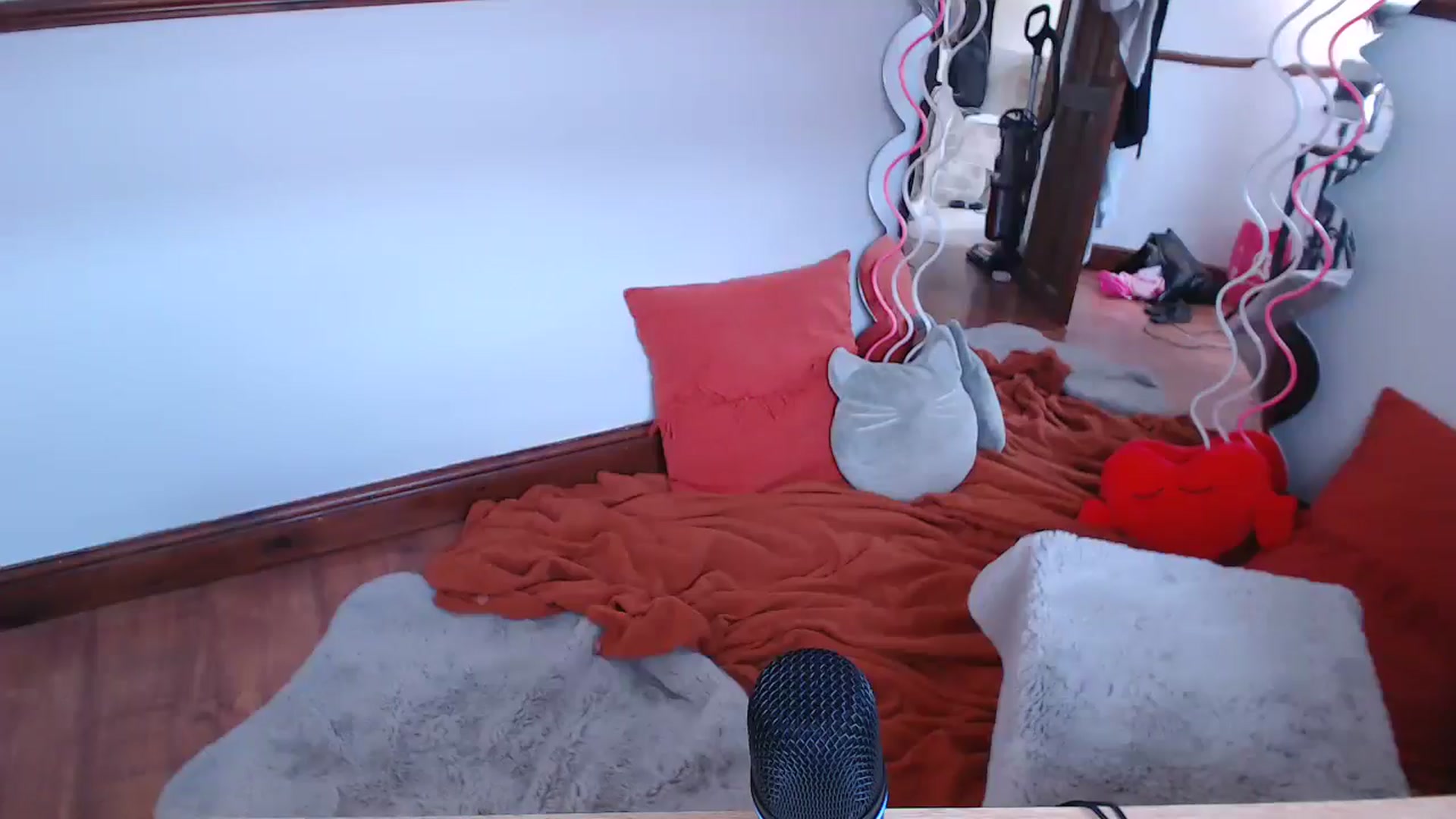 Gallery image thumbnail from KittyCash3w's myfreecams stream on, 07/03/2024, 14:06 image 2 of 20