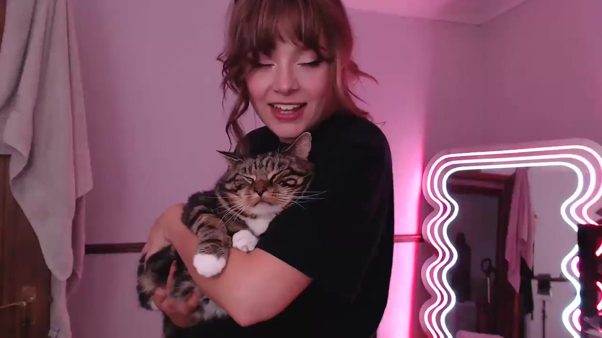 Gallery image thumbnail from KittyCash3w's myfreecams stream on, 07/03/2024, 19:11 image 15 of 20