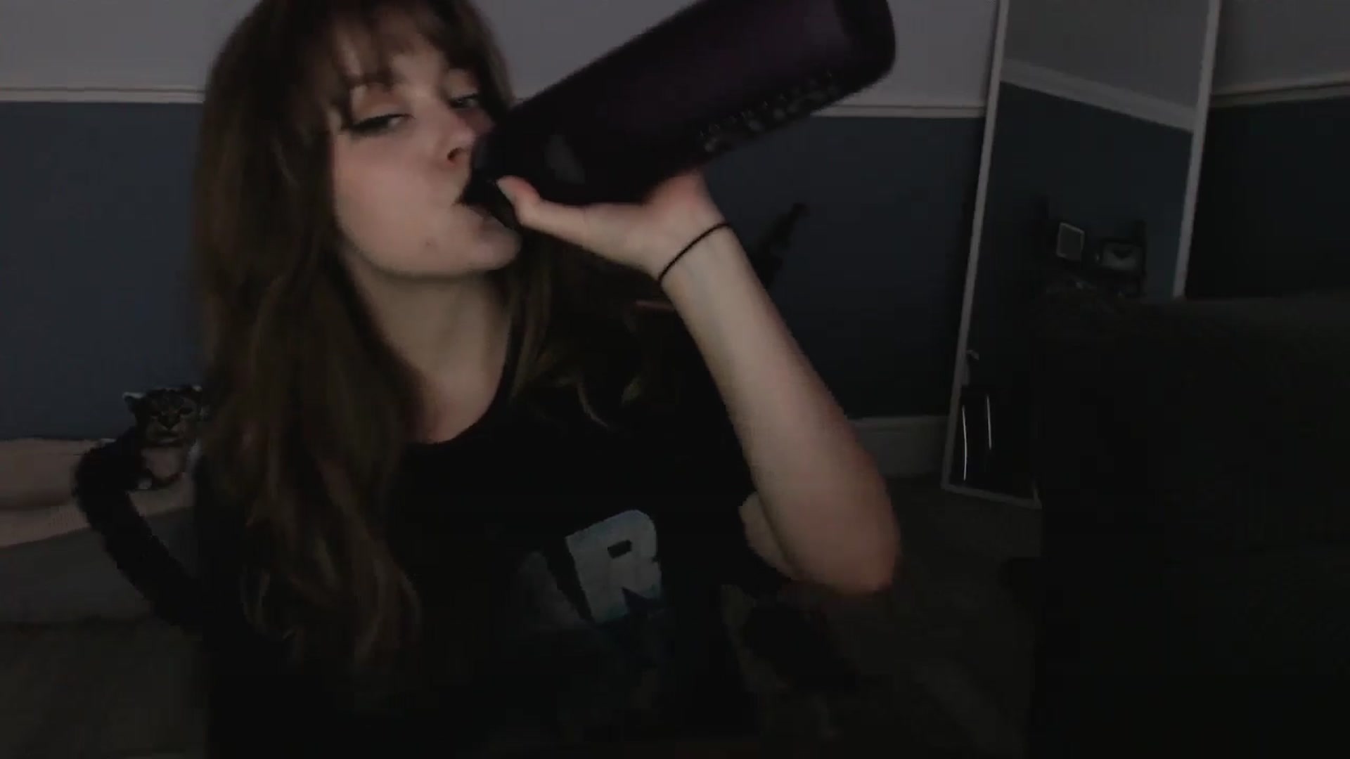 Gallery image thumbnail from KittyCash3w's myfreecams stream on, 08/01/2024, 18:59 image 18 of 20