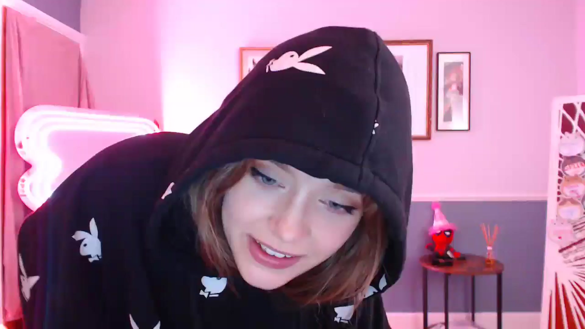 Gallery image thumbnail from KittyCash3w's myfreecams stream on, 09/03/2024, 20:08 image 12 of 20