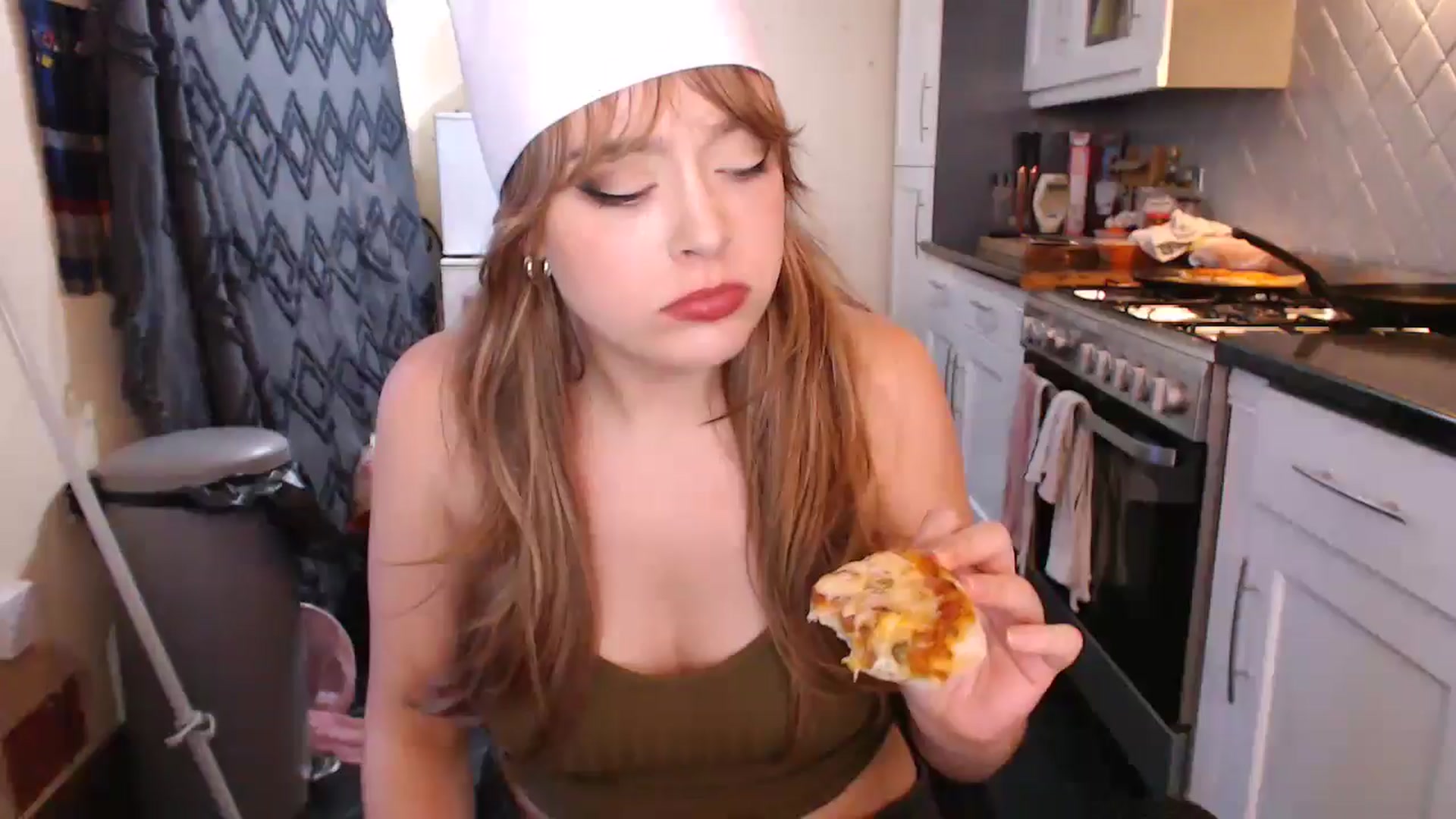 Gallery image thumbnail from KittyCash3w's myfreecams stream on, 09/04/2024, 20:37 image 9 of 20