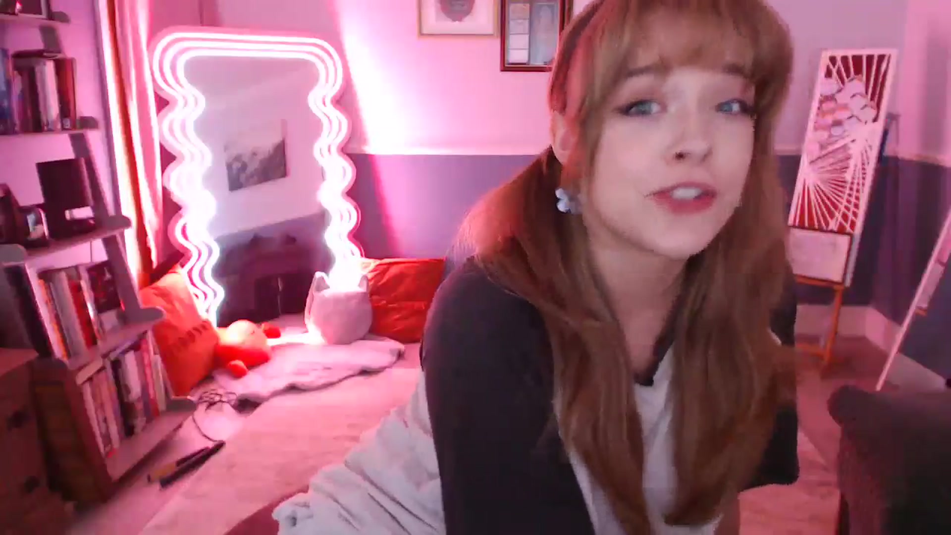 Gallery image thumbnail from KittyCash3w's myfreecams stream on, 09/06/2024, 19:43 image 3 of 20