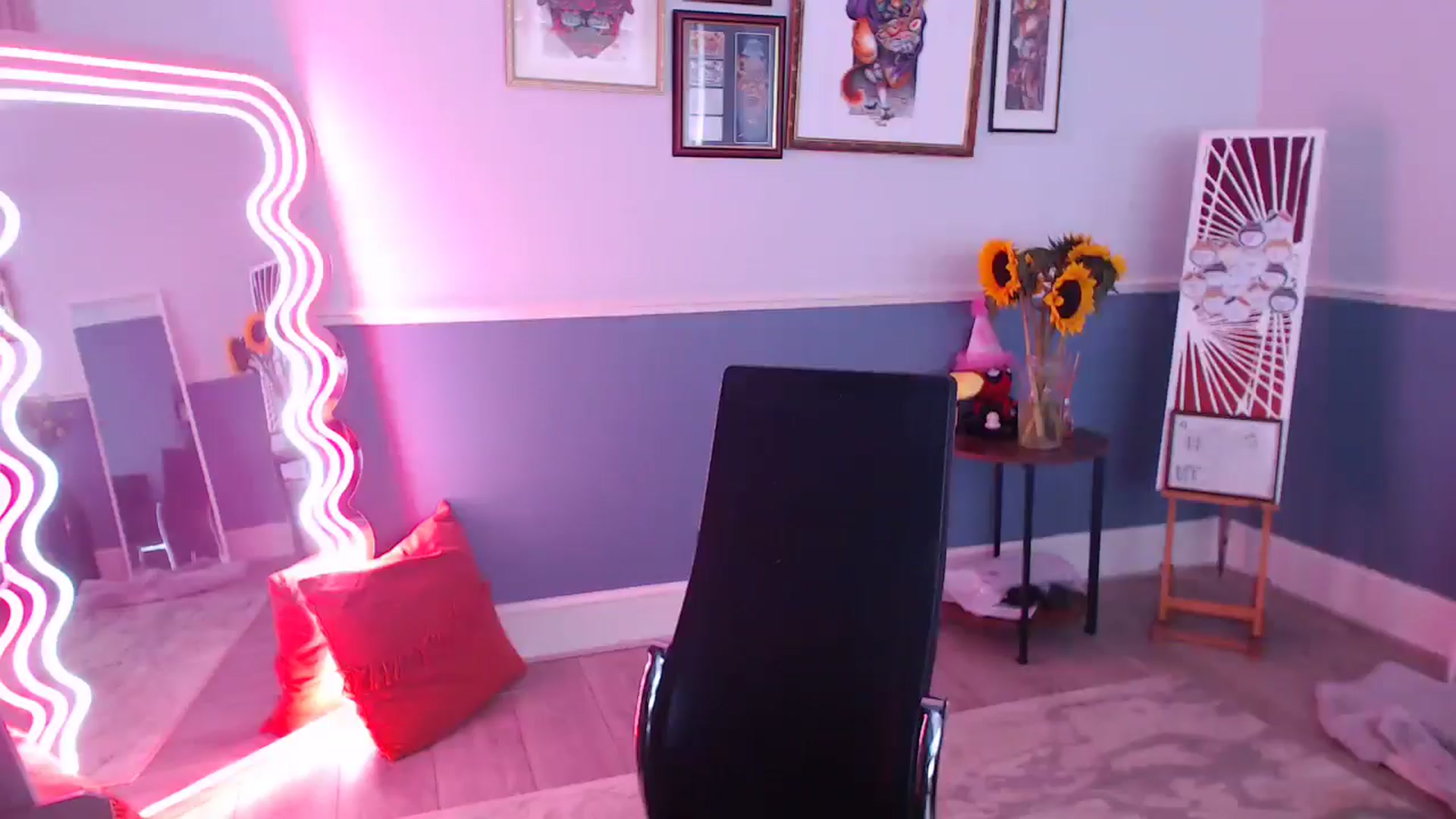 Gallery image thumbnail from KittyCash3w's myfreecams stream on, 09/17/2024, 12:14 image 19 of 20