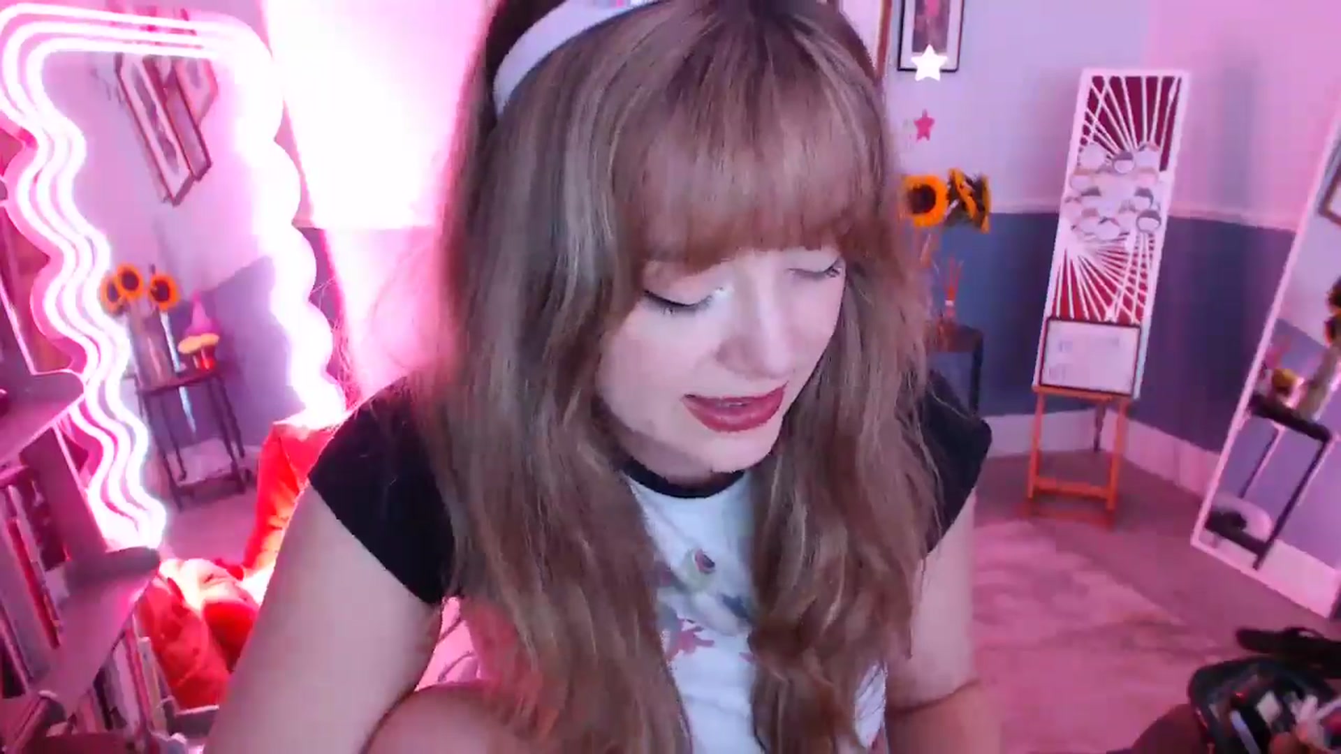 Gallery image thumbnail from KittyCash3w's myfreecams stream on, 09/20/2024, 16:29 image 15 of 20