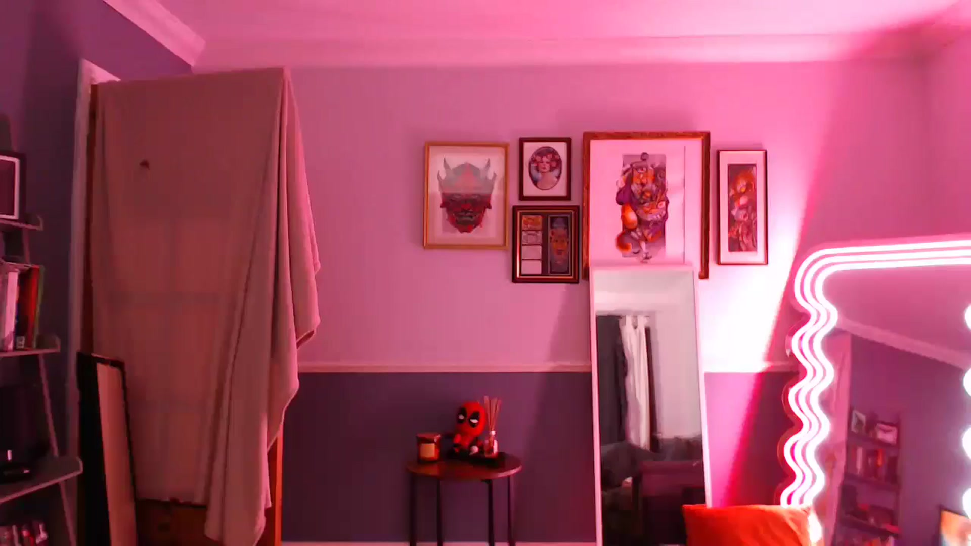 Gallery image thumbnail from KittyCash3w's myfreecams stream on, 09/30/2024, 21:06 image 4 of 20