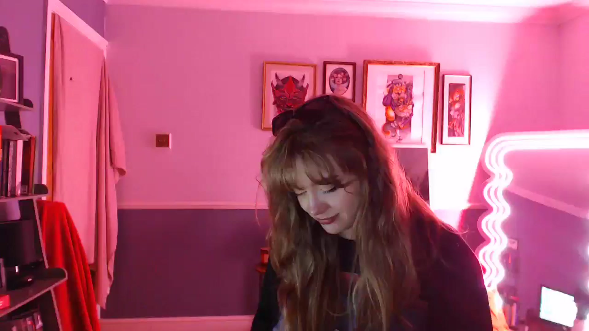 Gallery image thumbnail from KittyCash3w's myfreecams stream on, 10/01/2024, 24:01 image 10 of 20