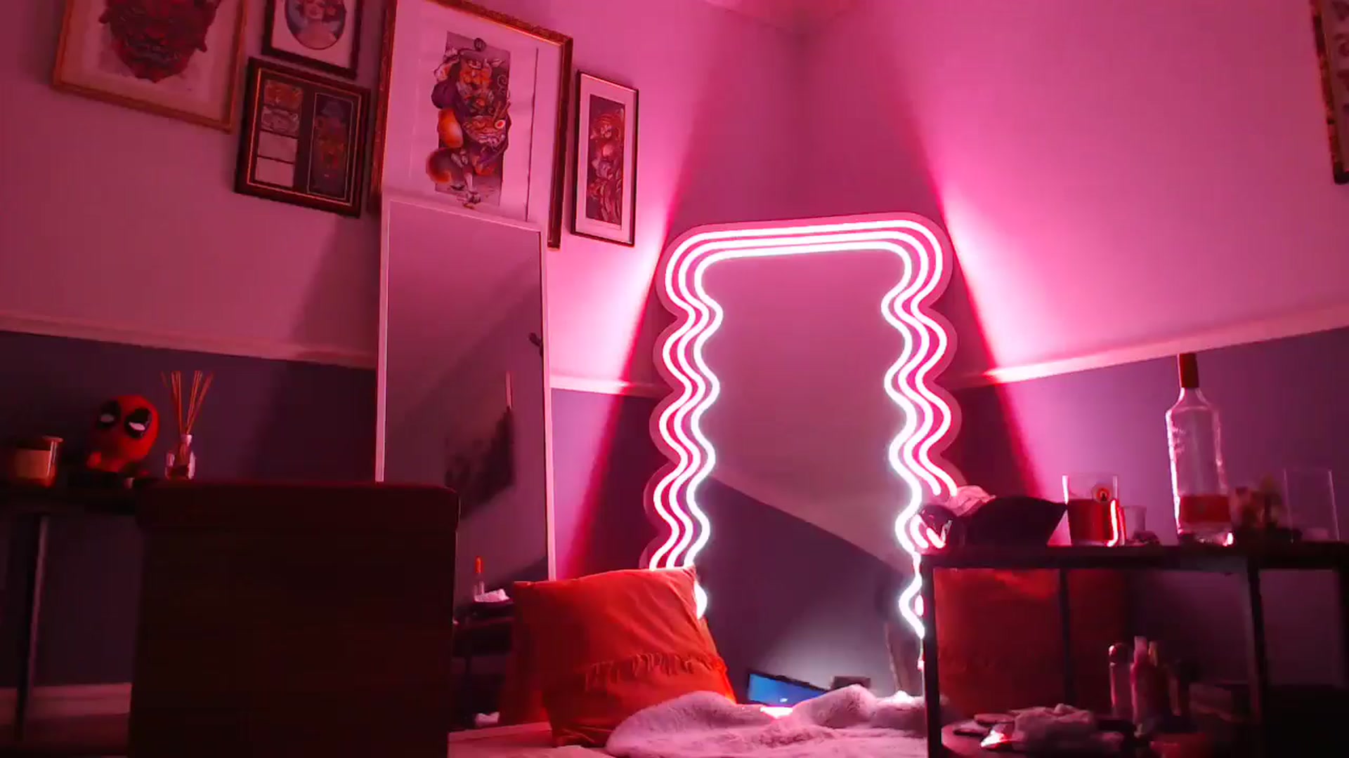 Gallery image thumbnail from KittyCash3w's myfreecams stream on, 10/01/2024, 03:42 image 16 of 20
