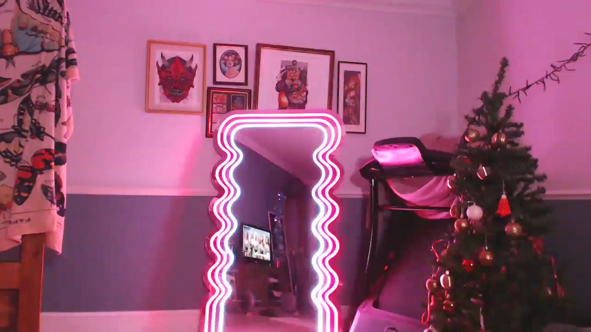 Gallery image thumbnail from KittyCash3w's myfreecams stream on, 12/03/2024, 19:24 image 10 of 20