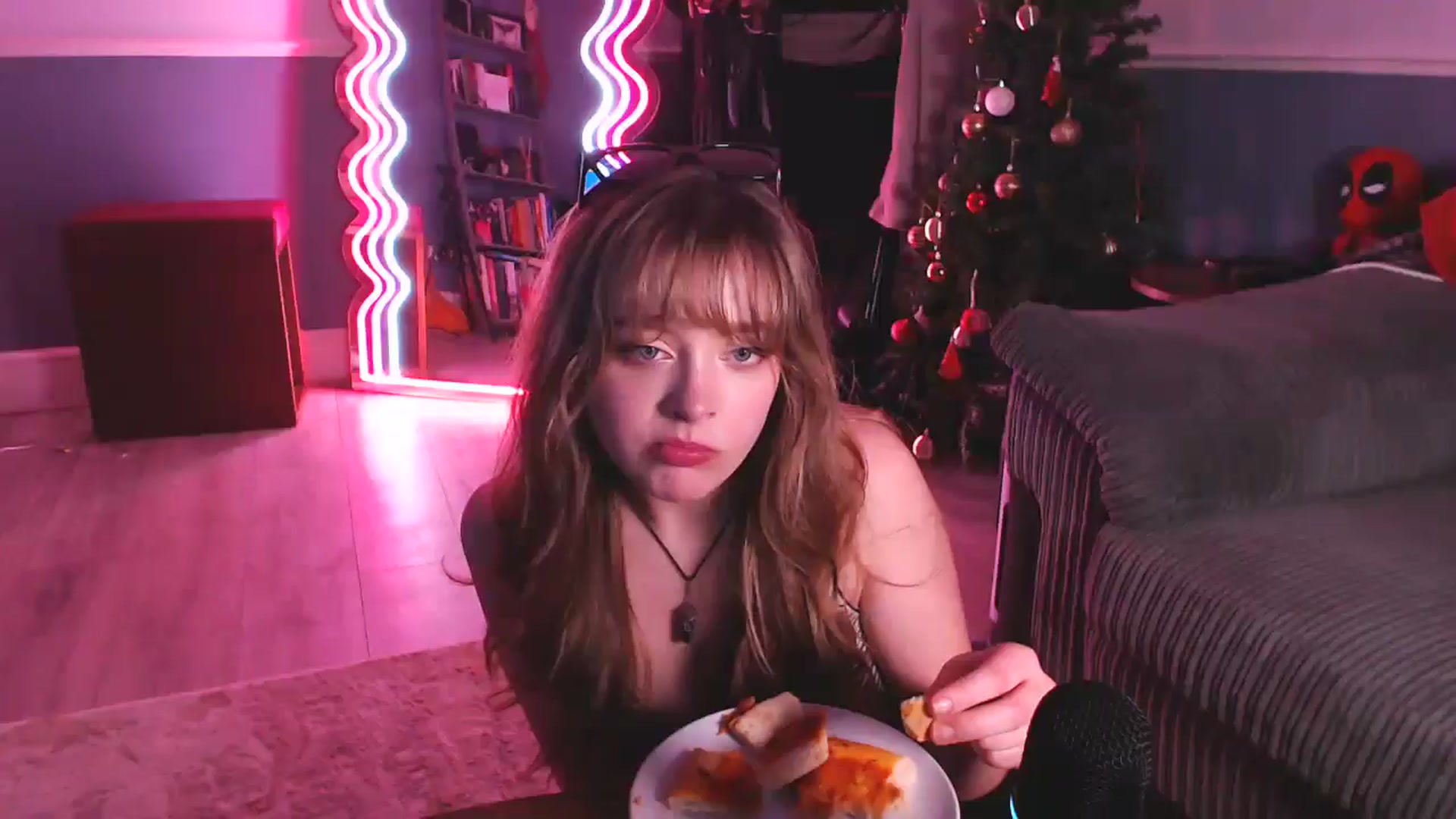 Gallery image thumbnail from KittyCash3w's myfreecams stream on, 12/04/2024, 22:34 image 11 of 20