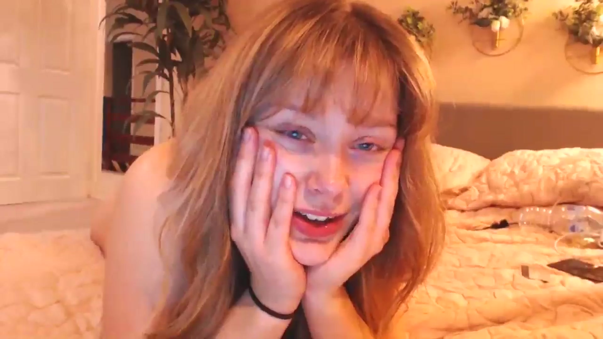 Gallery image thumbnail from KittyCash3w's myfreecams stream on, 12/10/2024, 19:49 image 15 of 20