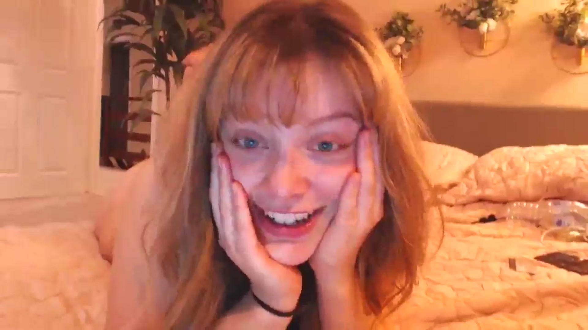 Gallery image thumbnail from KittyCash3w's myfreecams stream on, 12/10/2024, 19:49 image 17 of 20