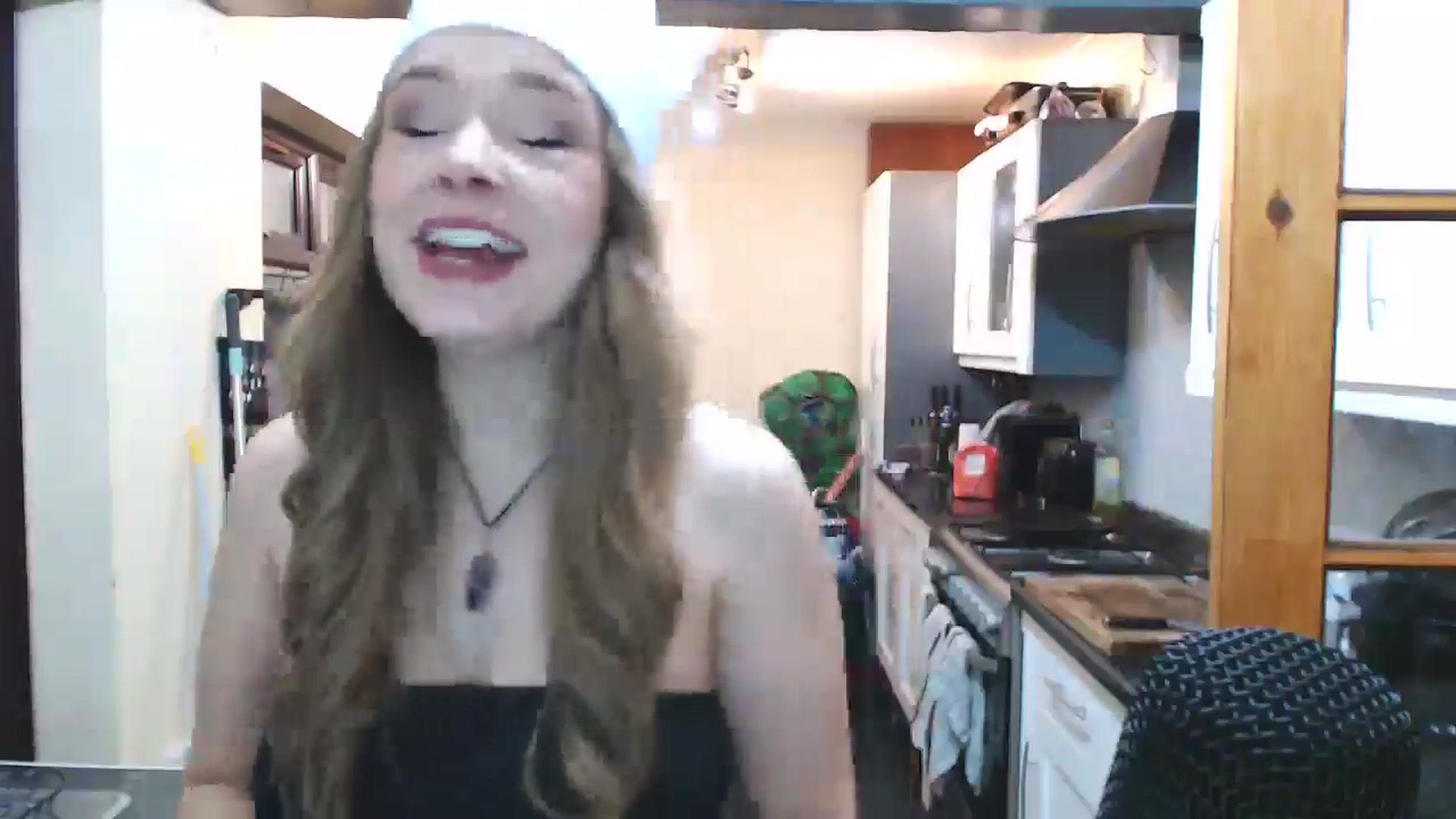 Gallery image thumbnail from KittyCash3w's myfreecams stream on, 12/18/2024, 19:12 image 9 of 20