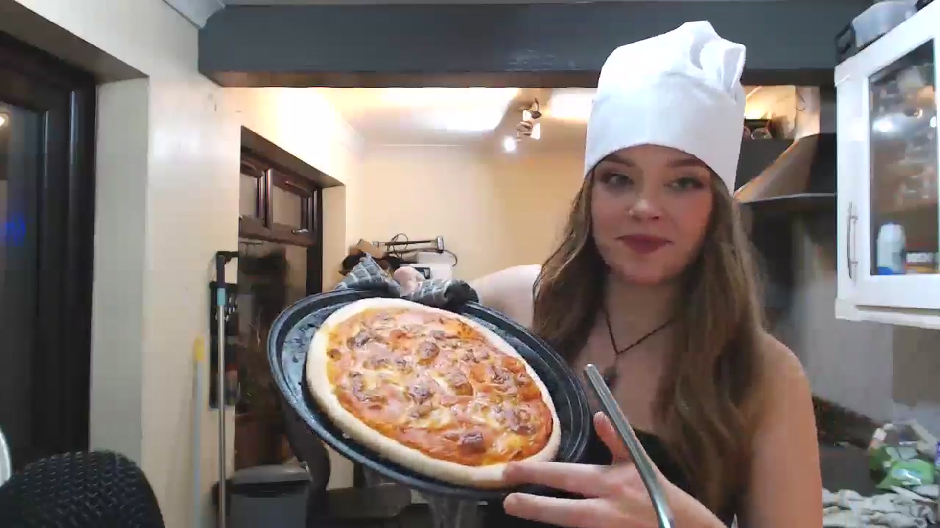 Gallery image thumbnail from KittyCash3w's myfreecams stream on, 12/18/2024, 20:35 image 18 of 20