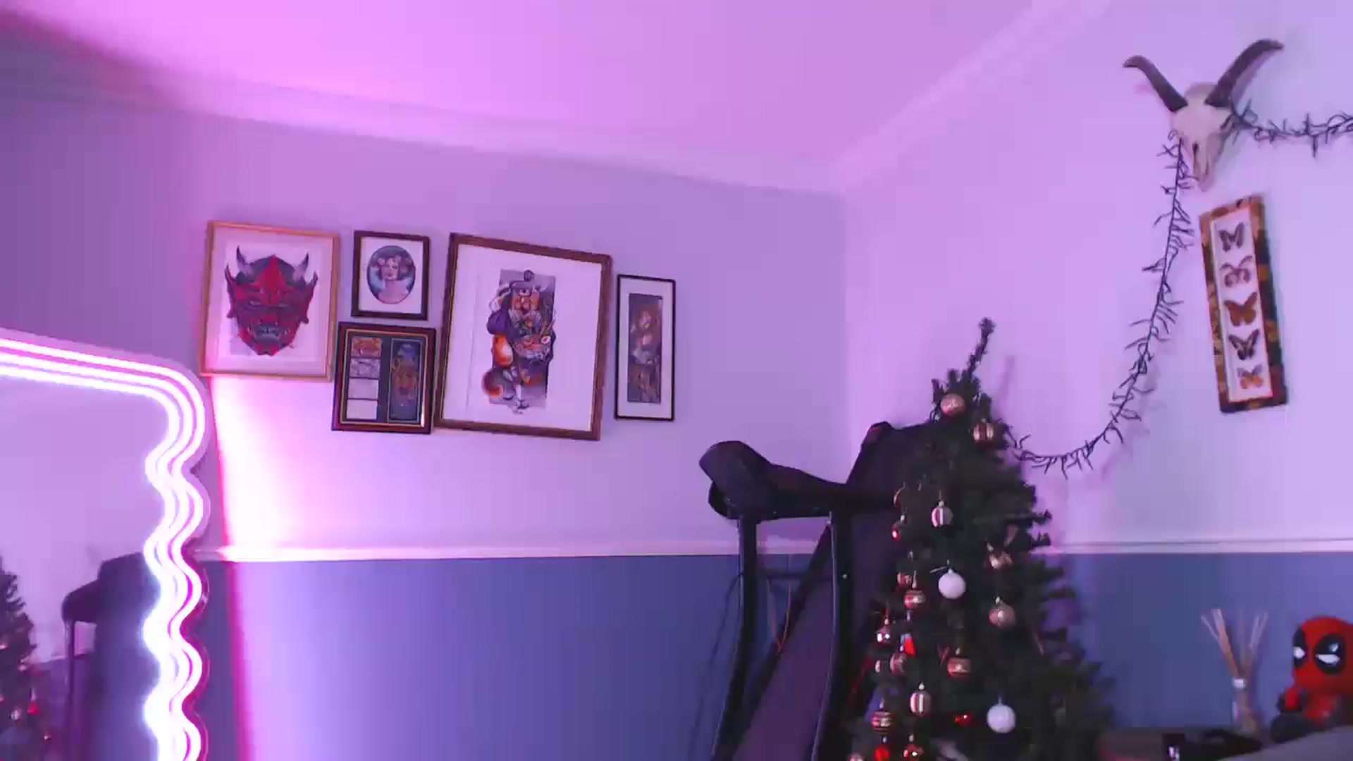 Gallery image thumbnail from KittyCash3w's myfreecams stream on, 12/20/2024, 20:58 image 18 of 20