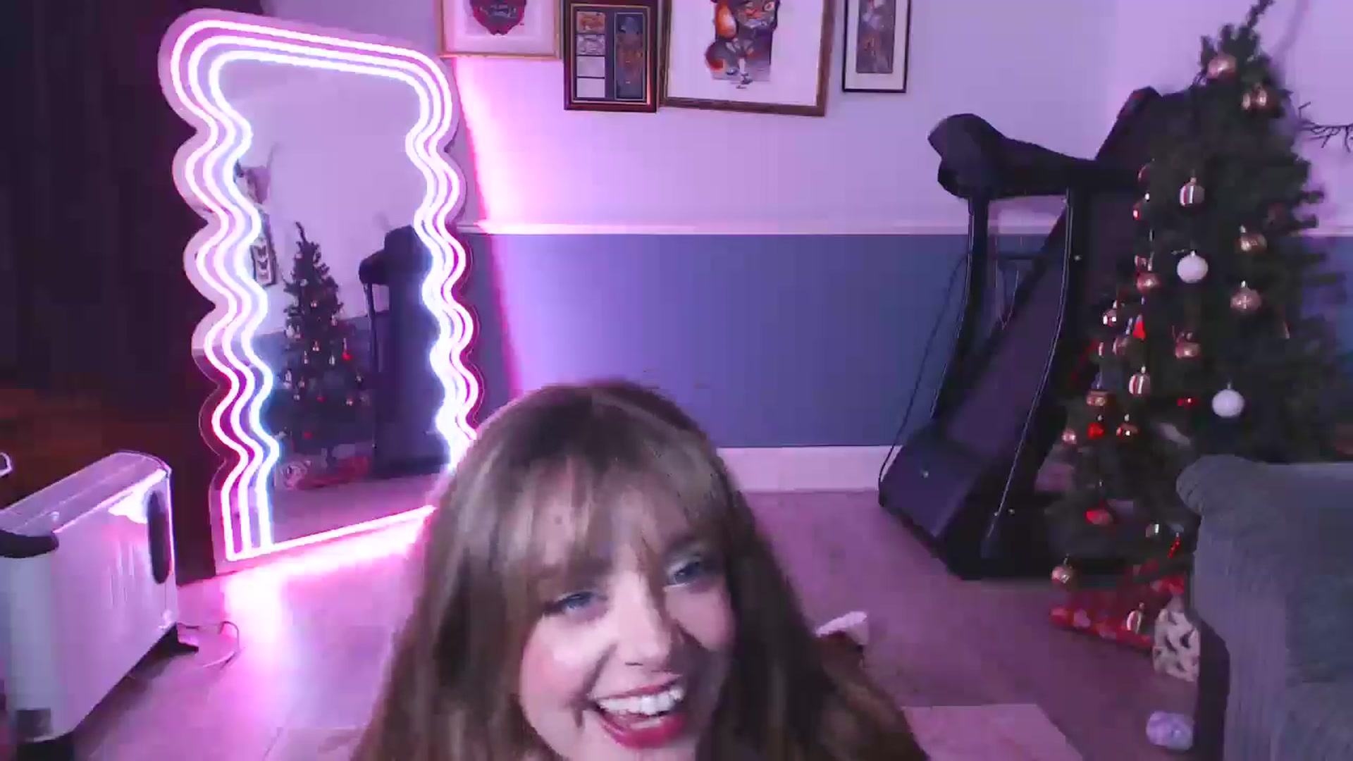 Gallery image thumbnail from KittyCash3w's myfreecams stream on, 12/20/2024, 23:17 image 7 of 20