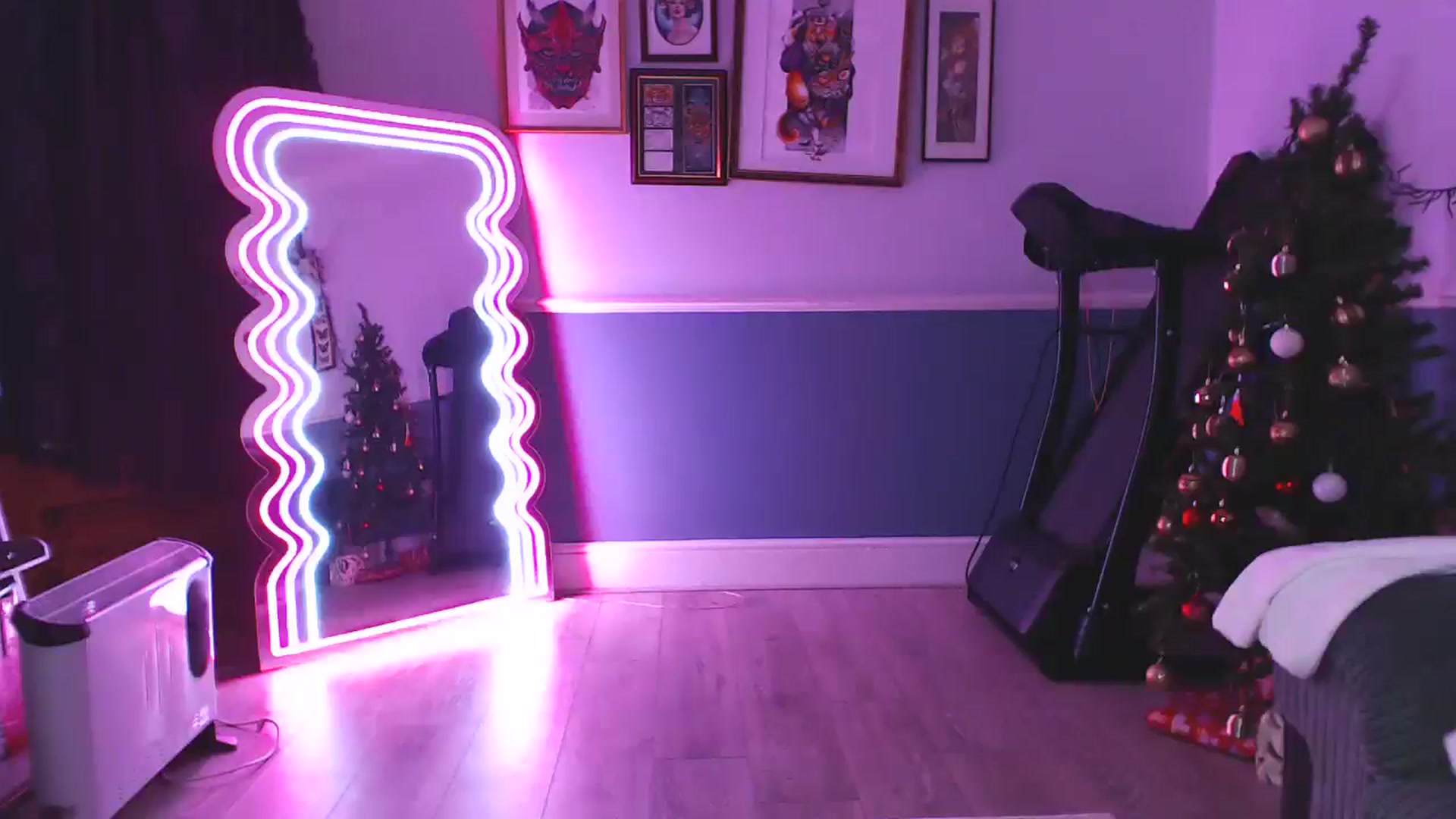 Gallery image thumbnail from KittyCash3w's myfreecams stream on, 12/20/2024, 23:17 image 15 of 20