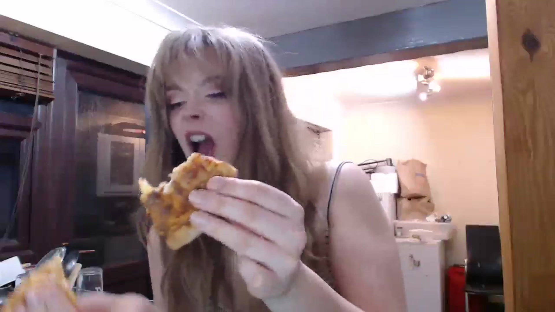 Gallery image thumbnail from KittyCash3w's myfreecams stream on, 01/22/2025, 21:53 image 15 of 20