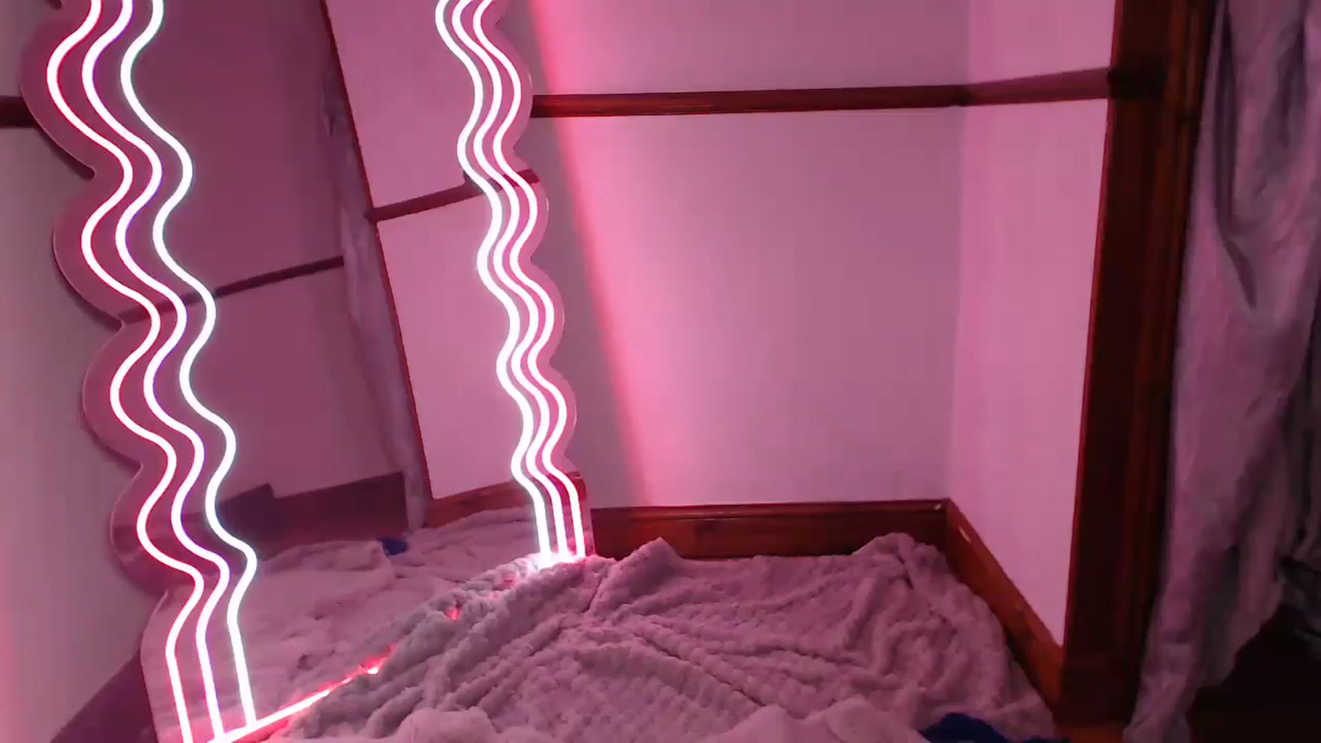 Gallery image thumbnail from KittyCash3w's myfreecams stream on, 01/24/2025, 23:19 image 19 of 20