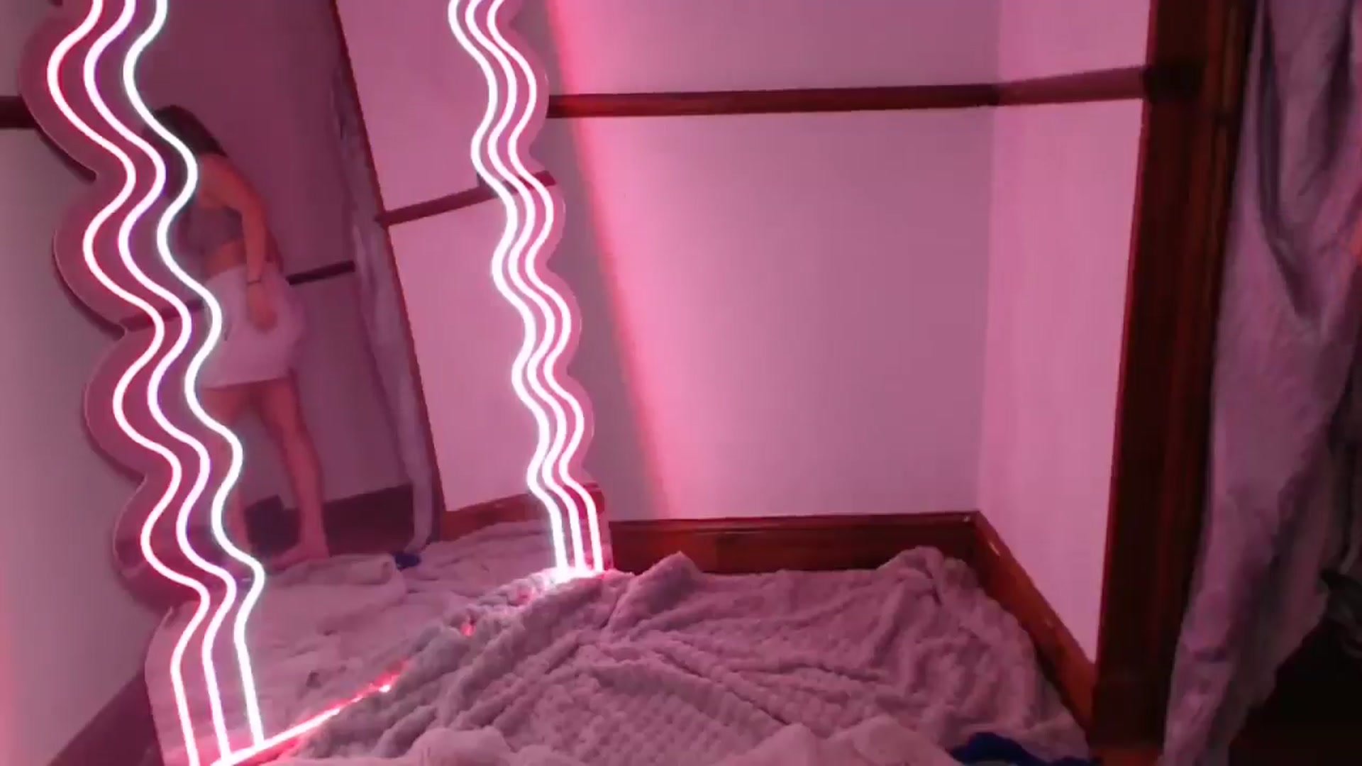 Gallery image thumbnail from KittyCash3w's myfreecams stream on, 01/24/2025, 23:19 image 18 of 20