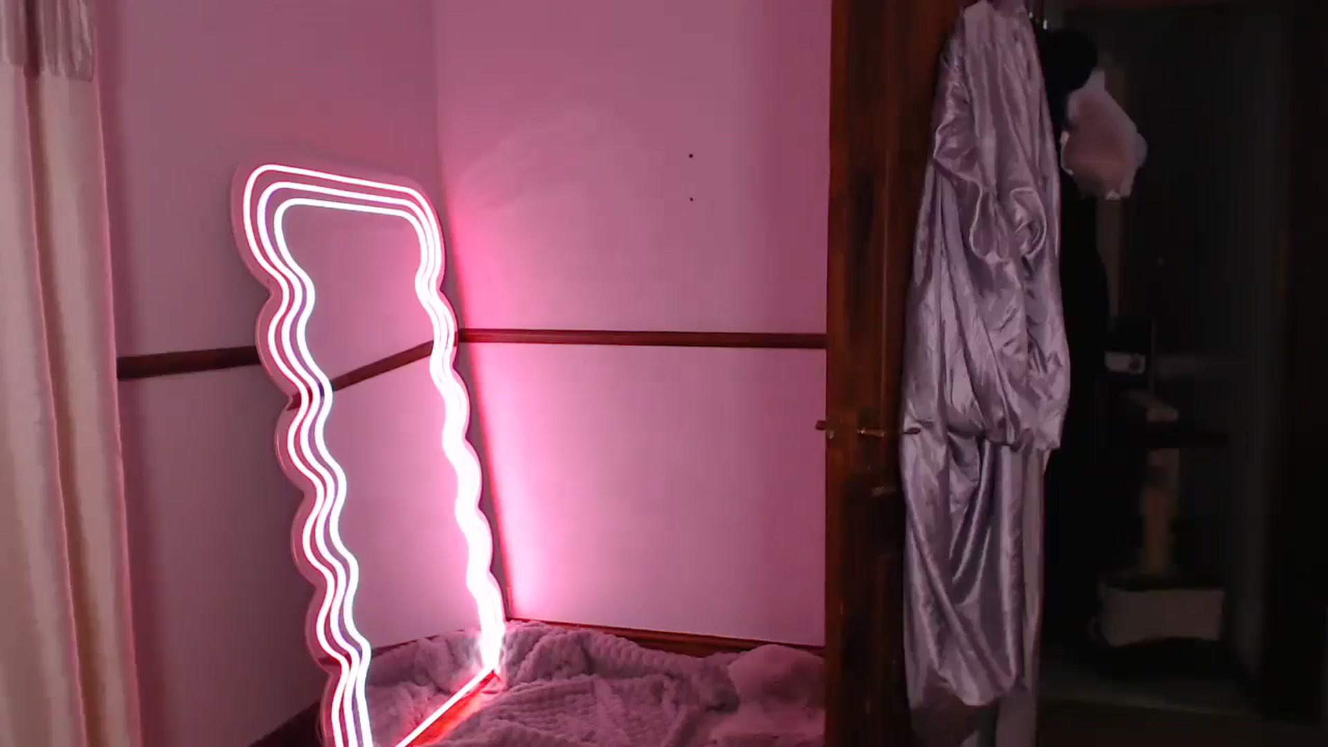 Gallery image thumbnail from KittyCash3w's myfreecams stream on, 02/20/2025, 22:28 image 6 of 20