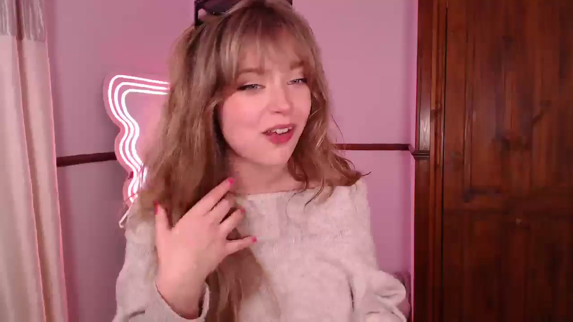 Gallery image thumbnail from KittyCash3w's myfreecams stream on, 02/20/2025, 22:28 image 7 of 20