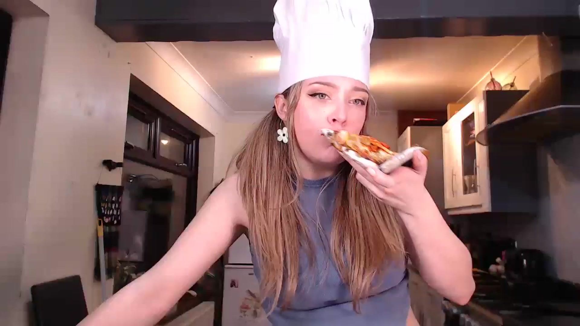Gallery image thumbnail from KittyCash3w's myfreecams stream on, 02/26/2025, 20:55 image 17 of 20