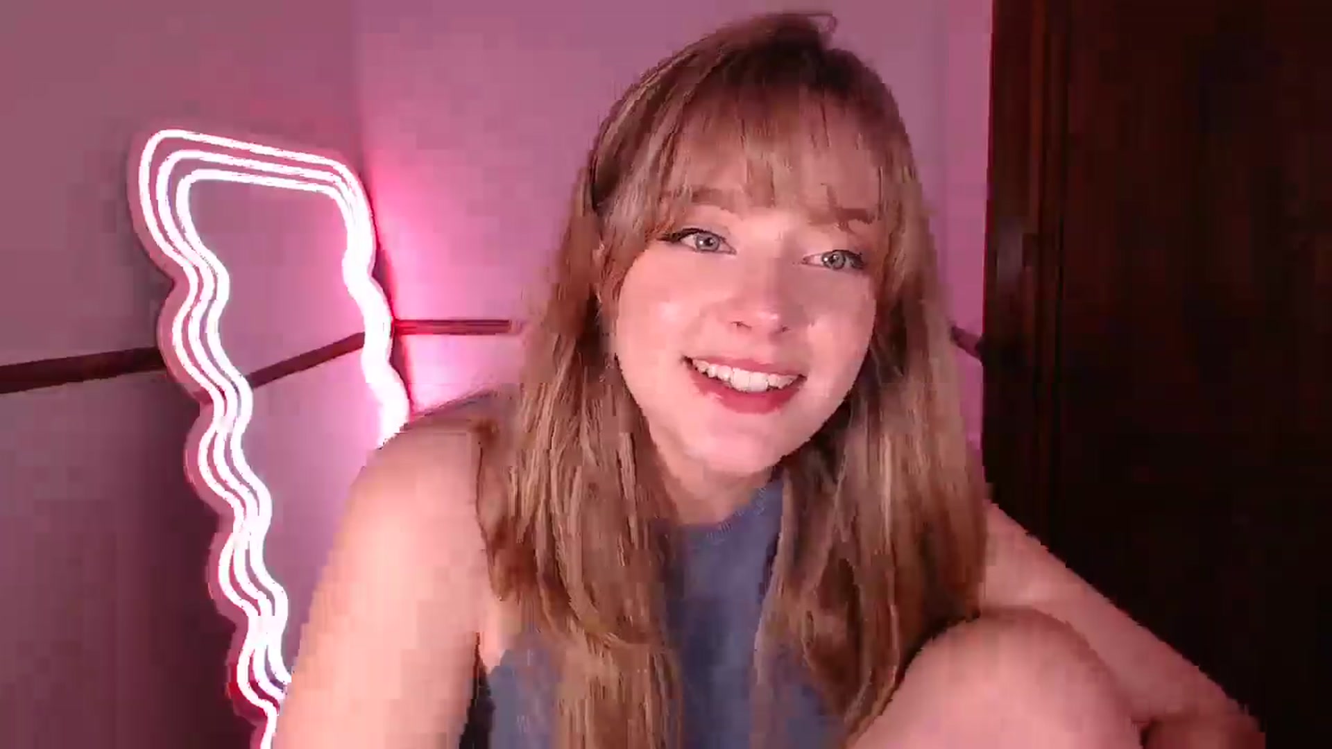 Gallery image thumbnail from KittyCash3w's myfreecams stream on, 03/05/2025, 18:31 image 15 of 20
