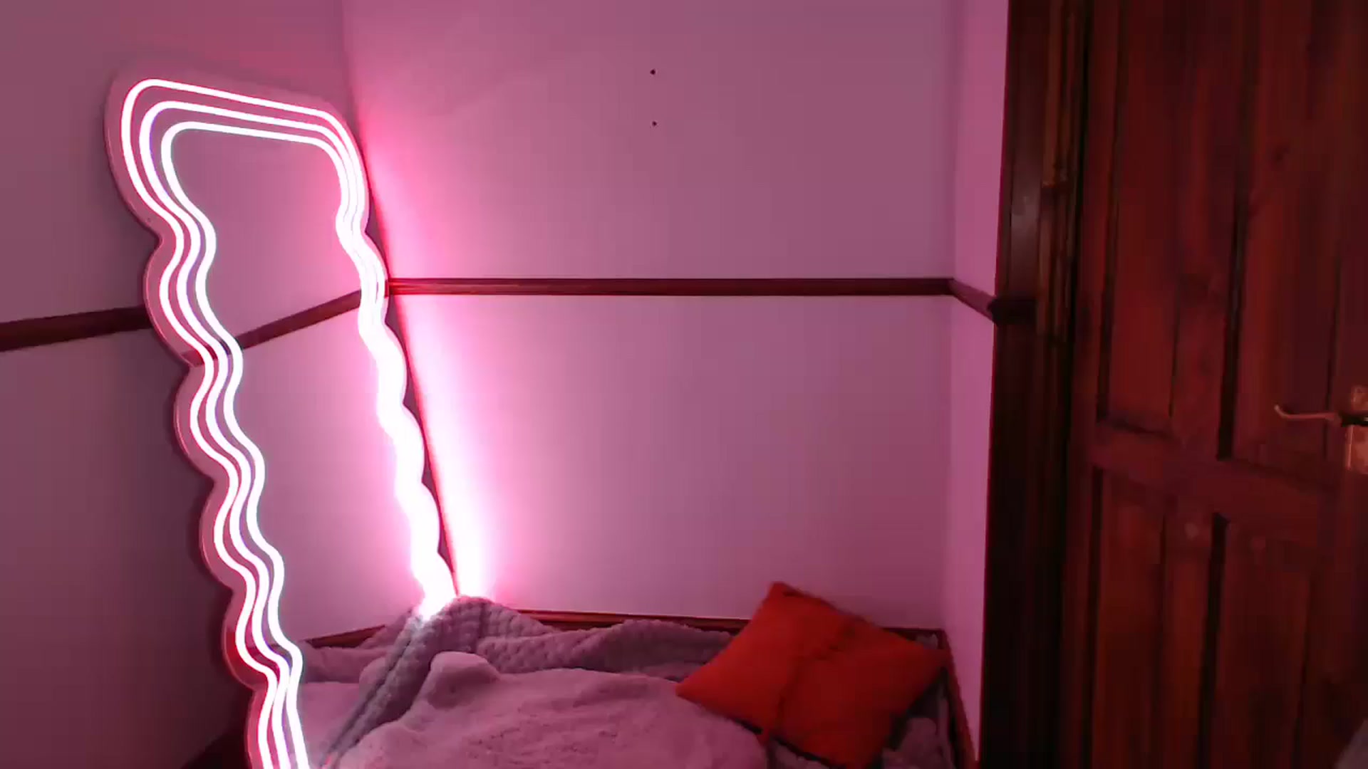 Gallery image thumbnail from KittyCash3w's myfreecams stream on, 03/05/2025, 18:31 image 5 of 20