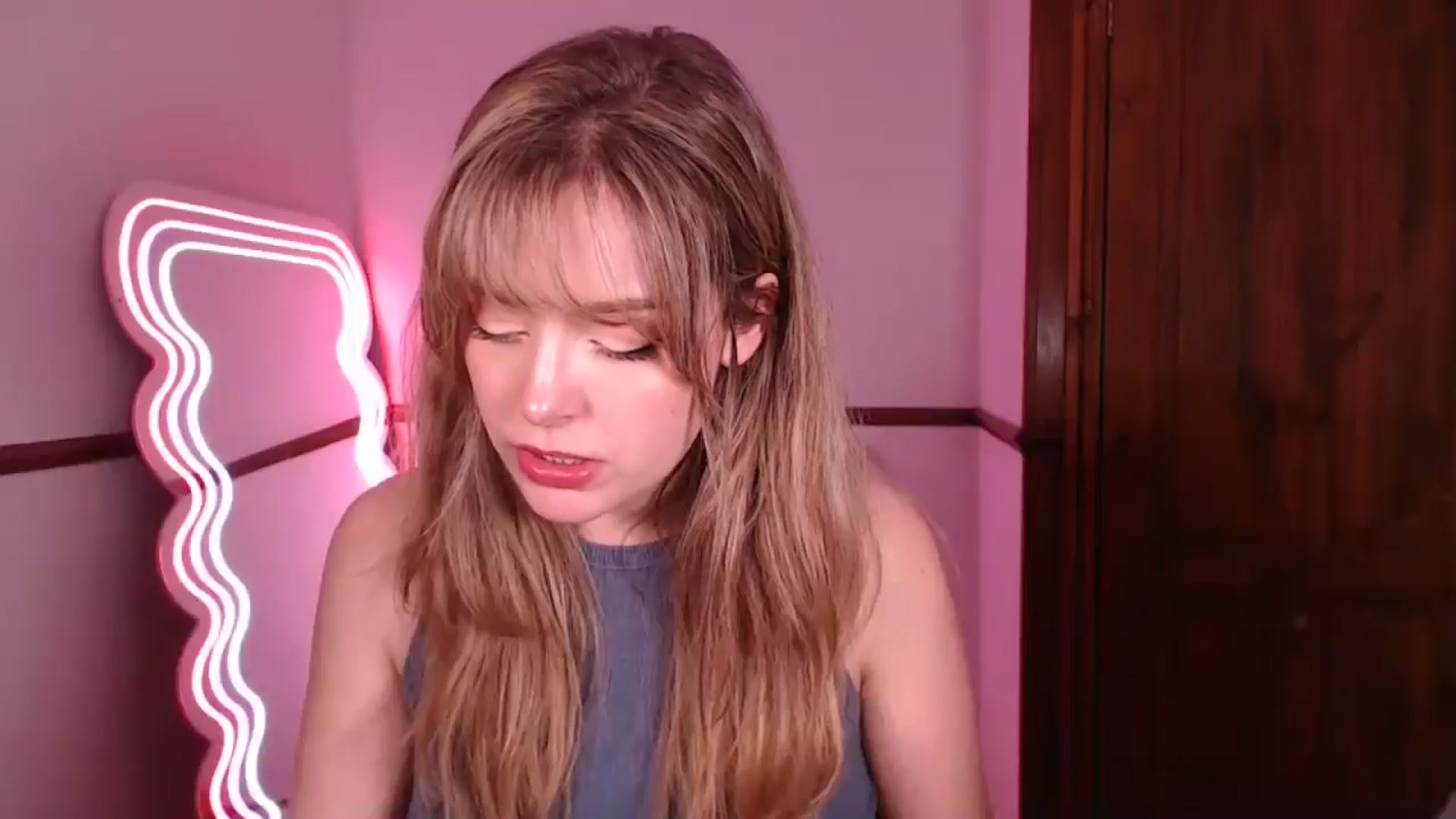 Gallery image thumbnail from KittyCash3w's myfreecams stream on, 03/05/2025, 20:13 image 11 of 20