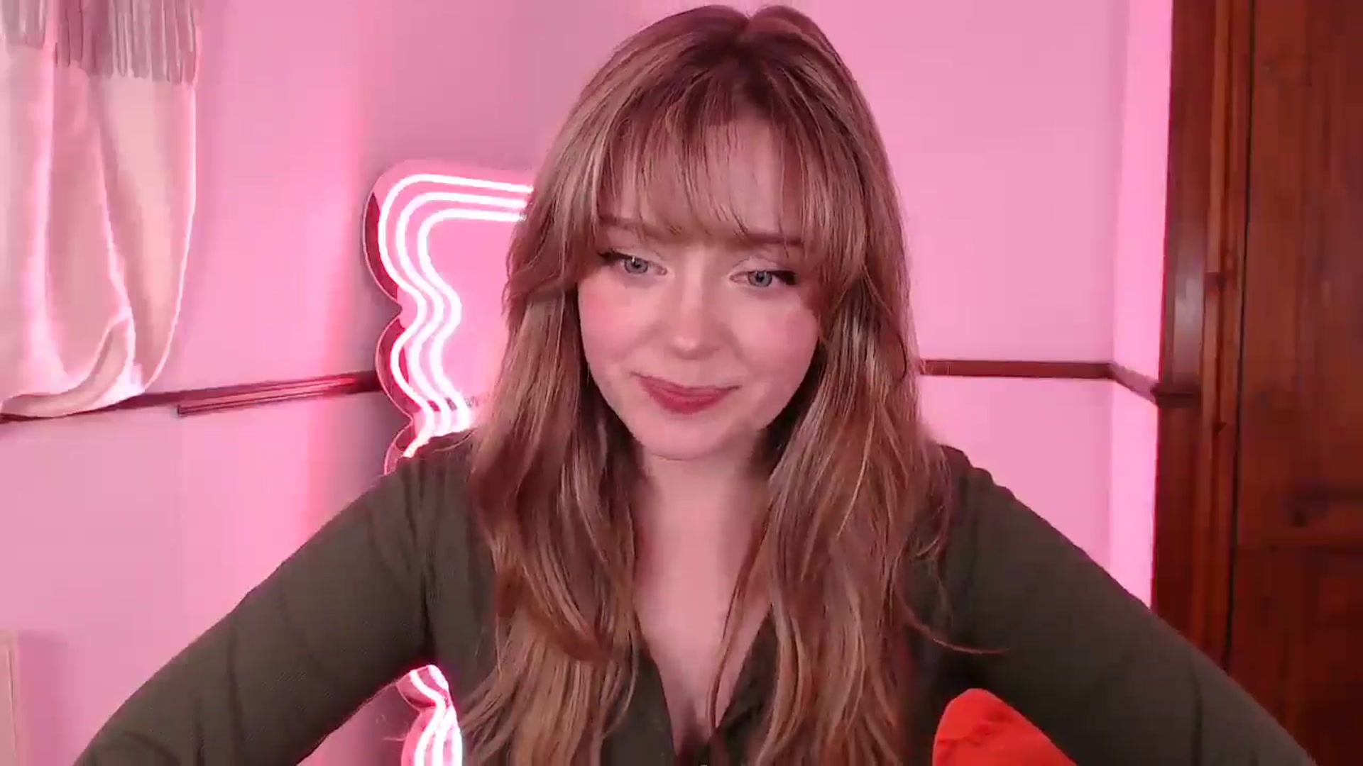 Gallery image thumbnail from KittyCash3w's myfreecams stream on, 03/06/2025, 20:13 image 19 of 20