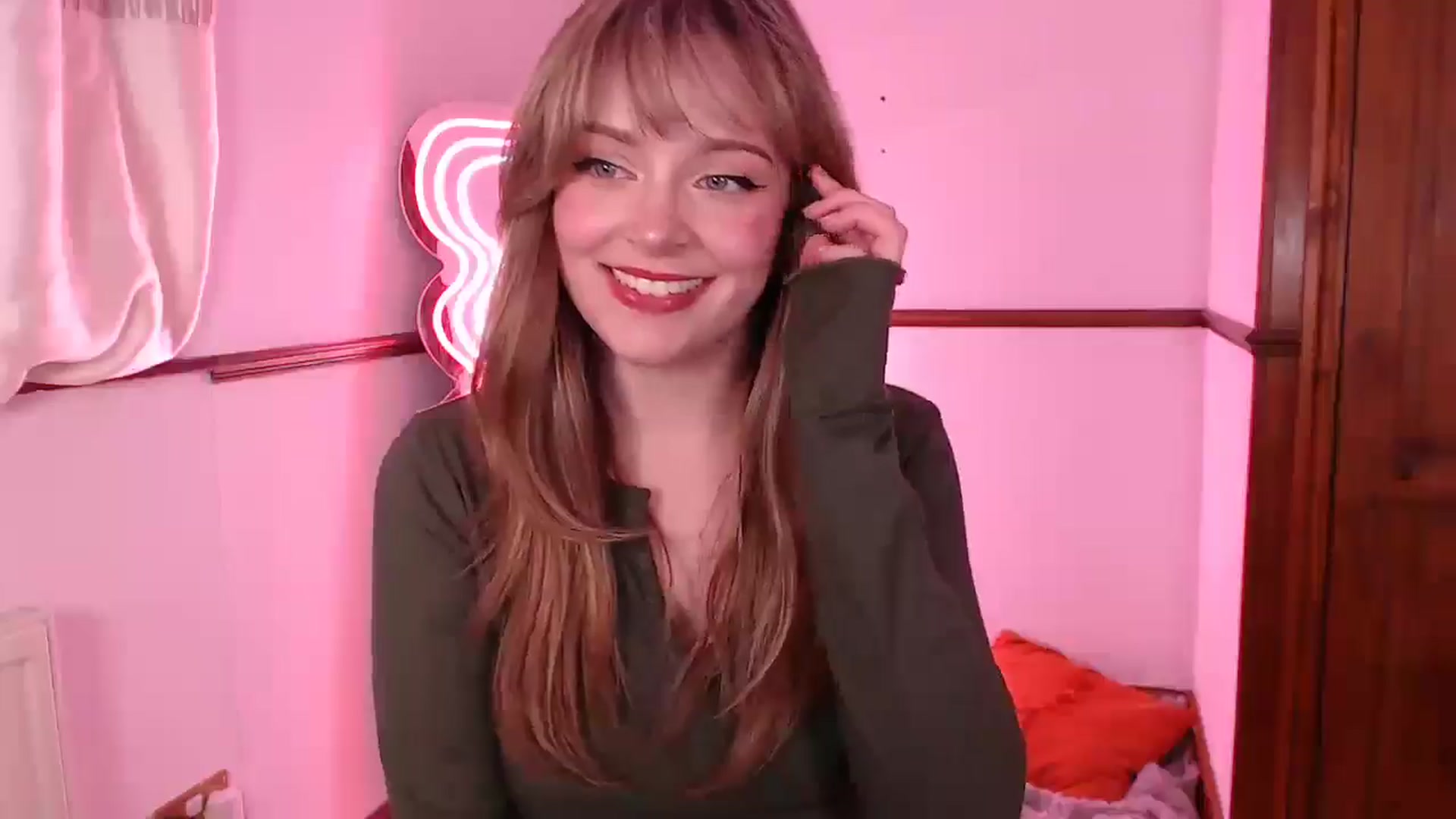 Gallery image thumbnail from KittyCash3w's myfreecams stream on, 03/06/2025, 20:13 image 8 of 20