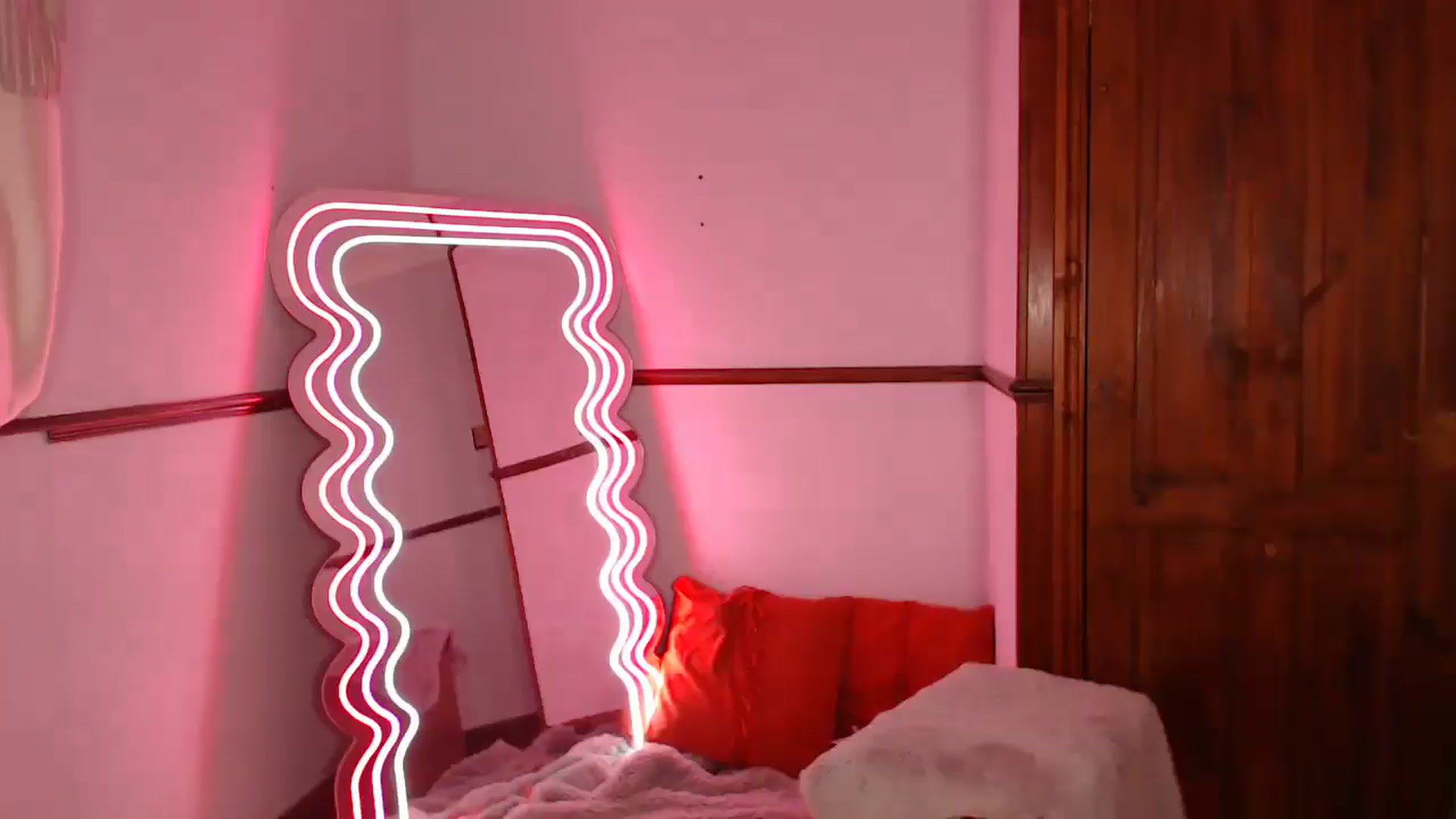 Gallery image thumbnail from KittyCash3w's myfreecams stream on, 03/12/2025, 22:21 image 13 of 20