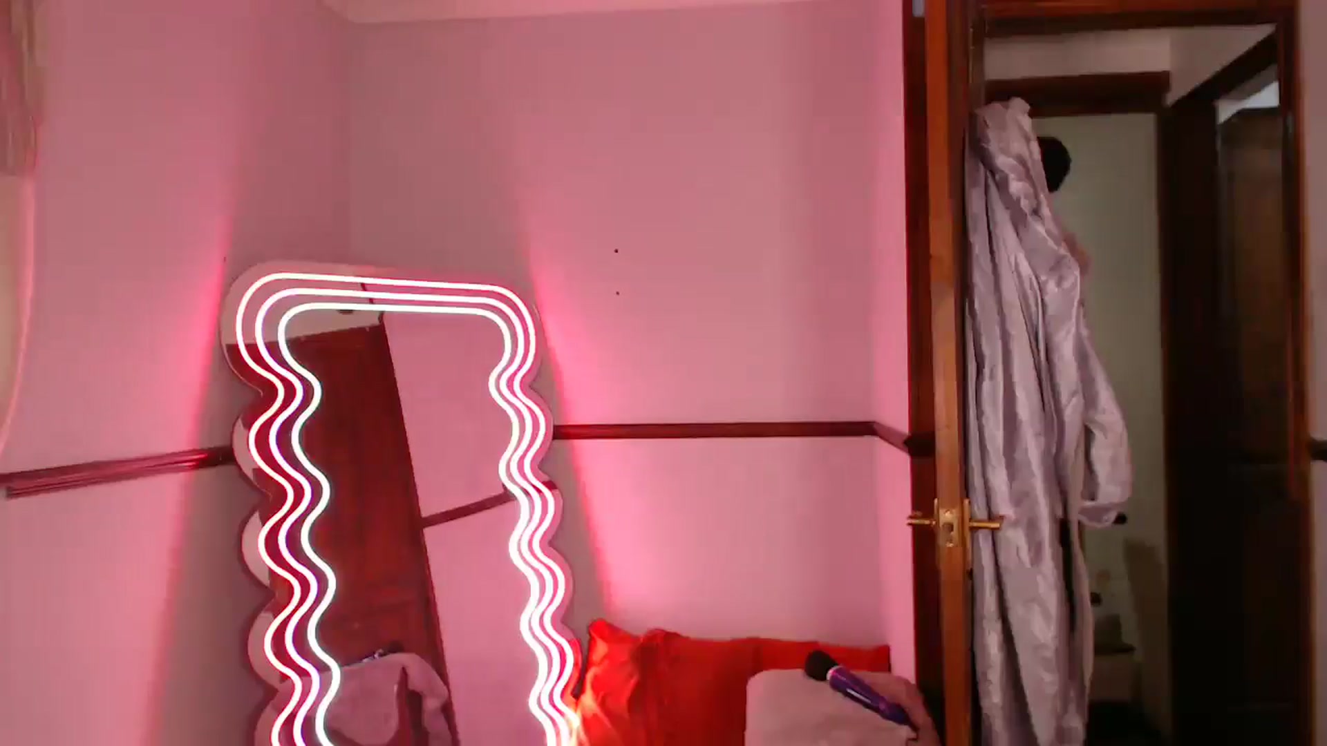 Gallery image thumbnail from KittyCash3w's myfreecams stream on, 03/12/2025, 22:21 image 10 of 20