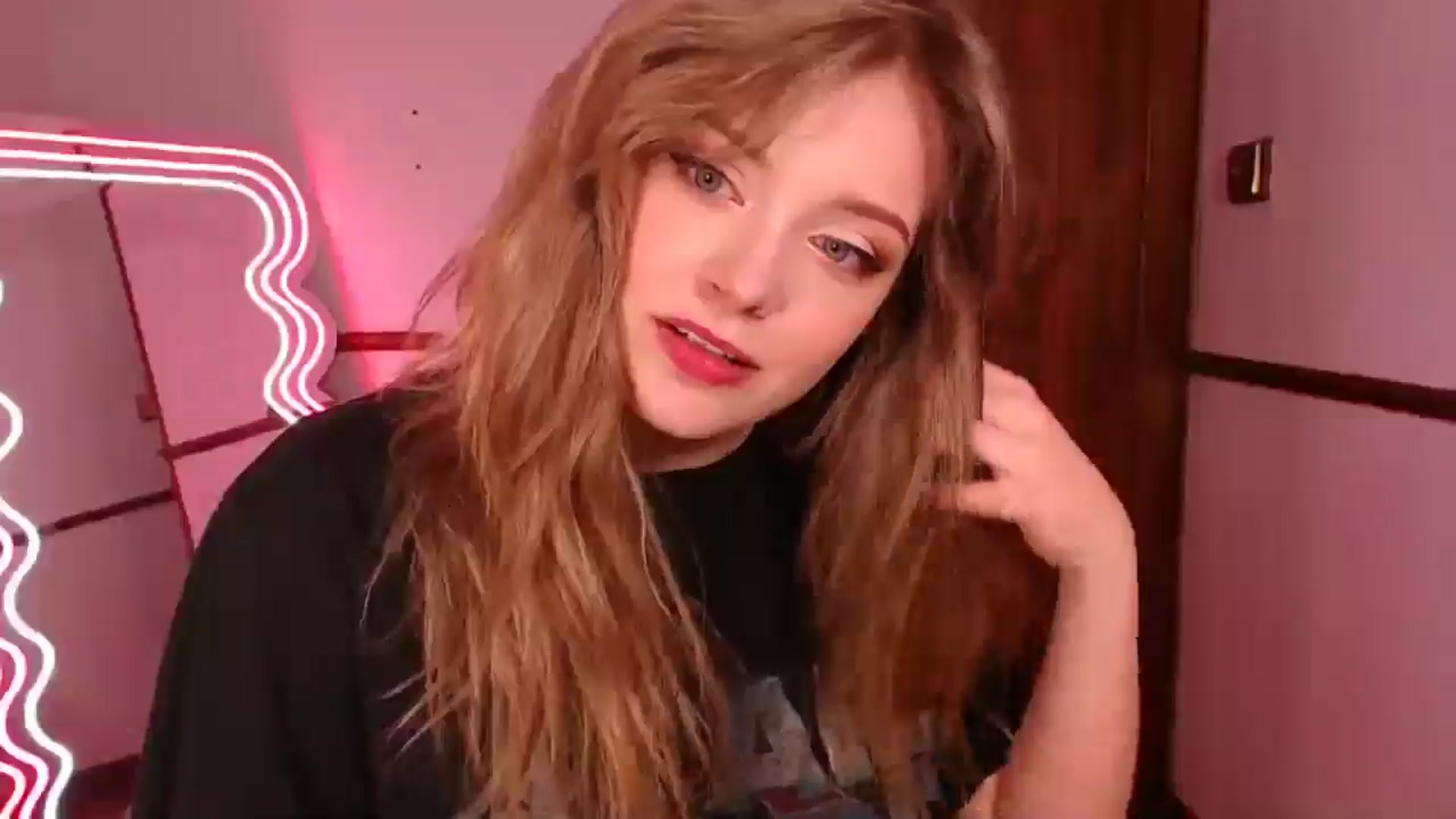 Gallery image thumbnail from KittyCash3w's myfreecams stream on, 03/13/2025, 20:16 image 8 of 20